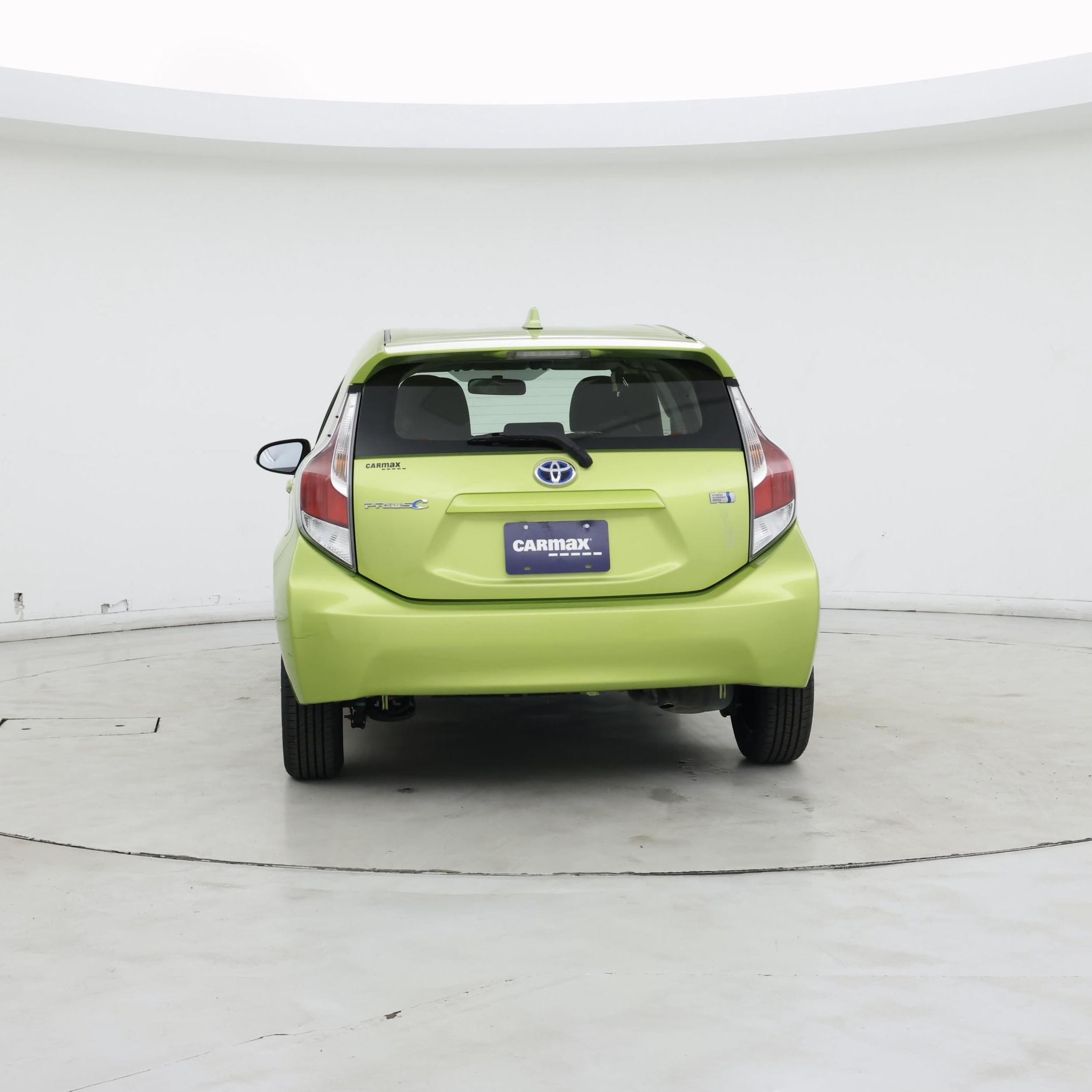 Thumbnail: 2016 Toyota Prius c - 6
