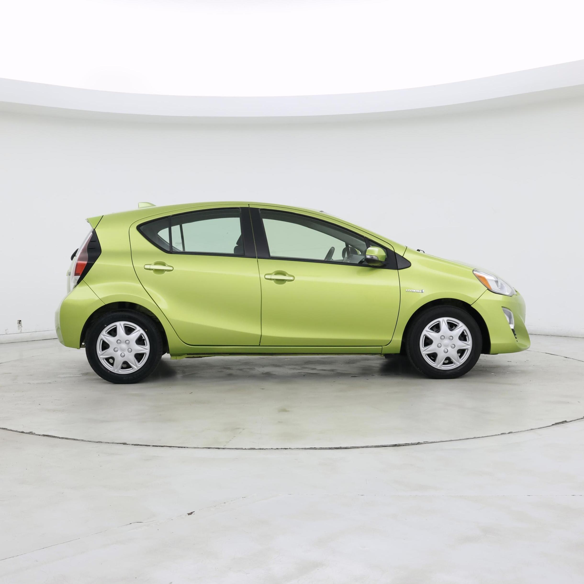 Thumbnail: 2016 Toyota Prius c - 7