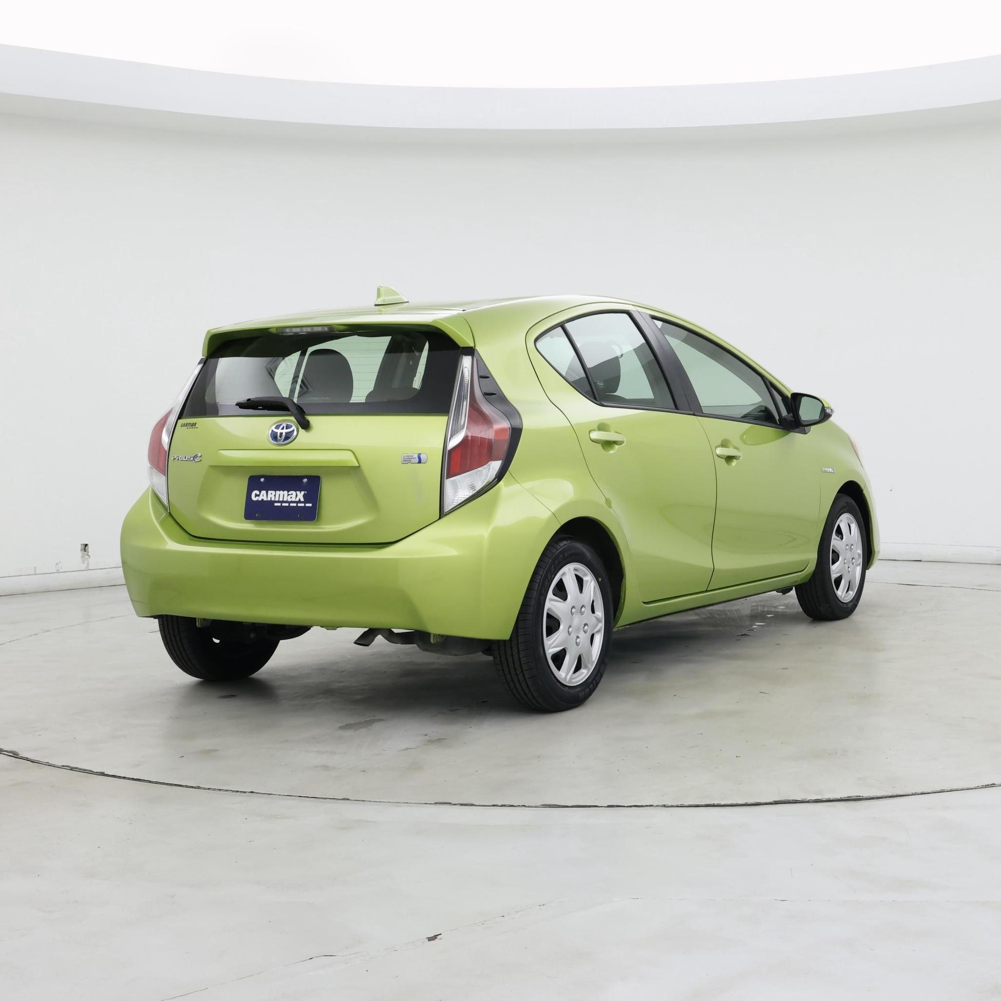 Thumbnail: 2016 Toyota Prius c - 8