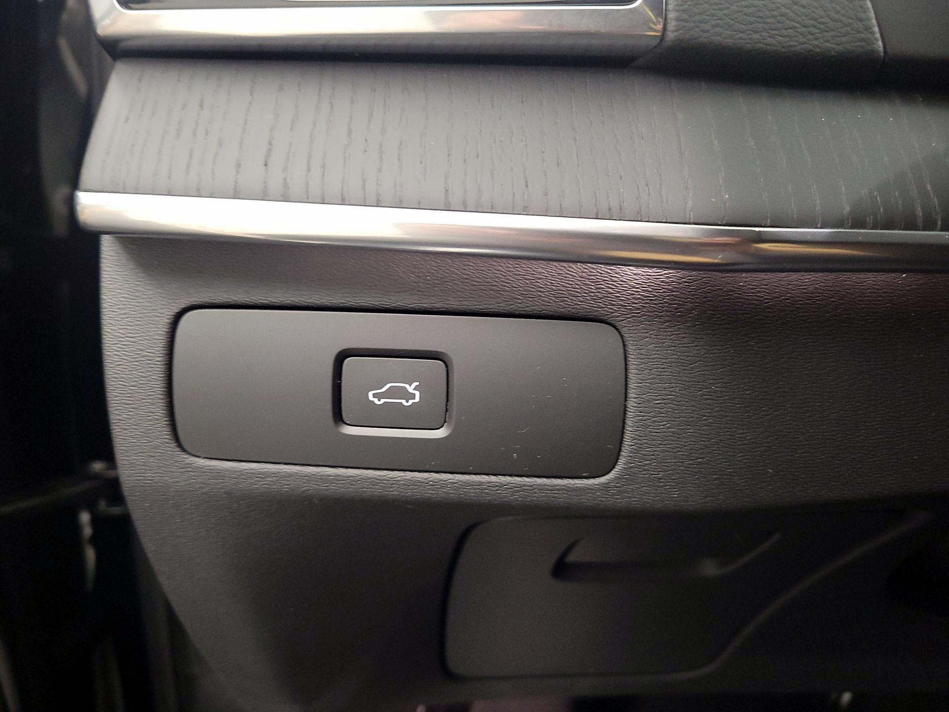 Thumbnail: 2025 Volvo XC90 - 13