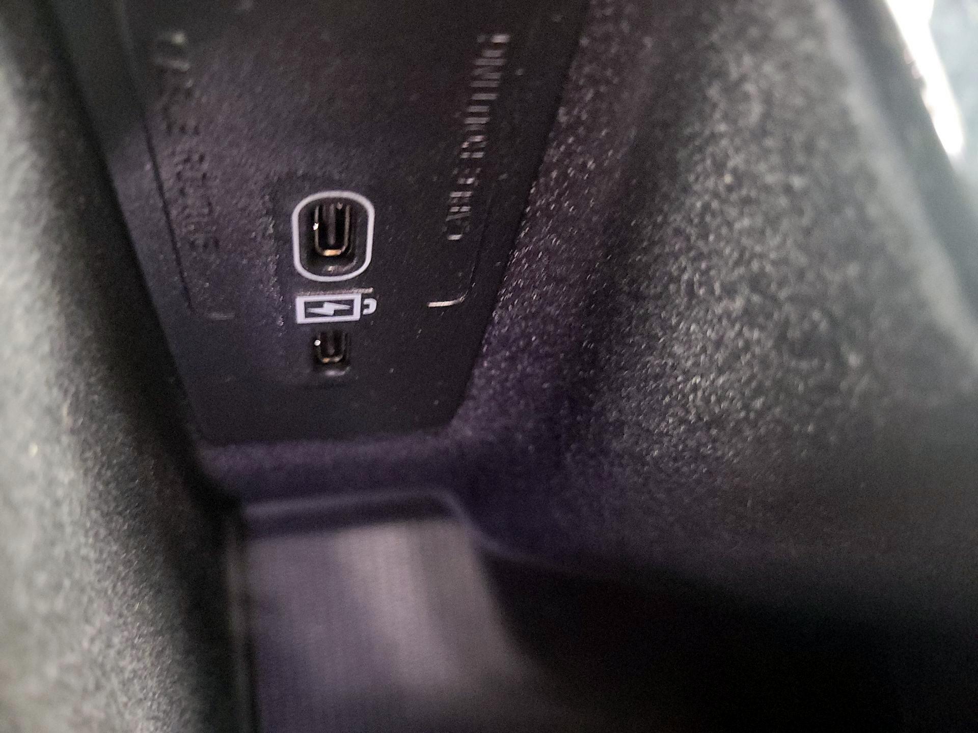 Thumbnail: 2025 Volvo XC90 - 18