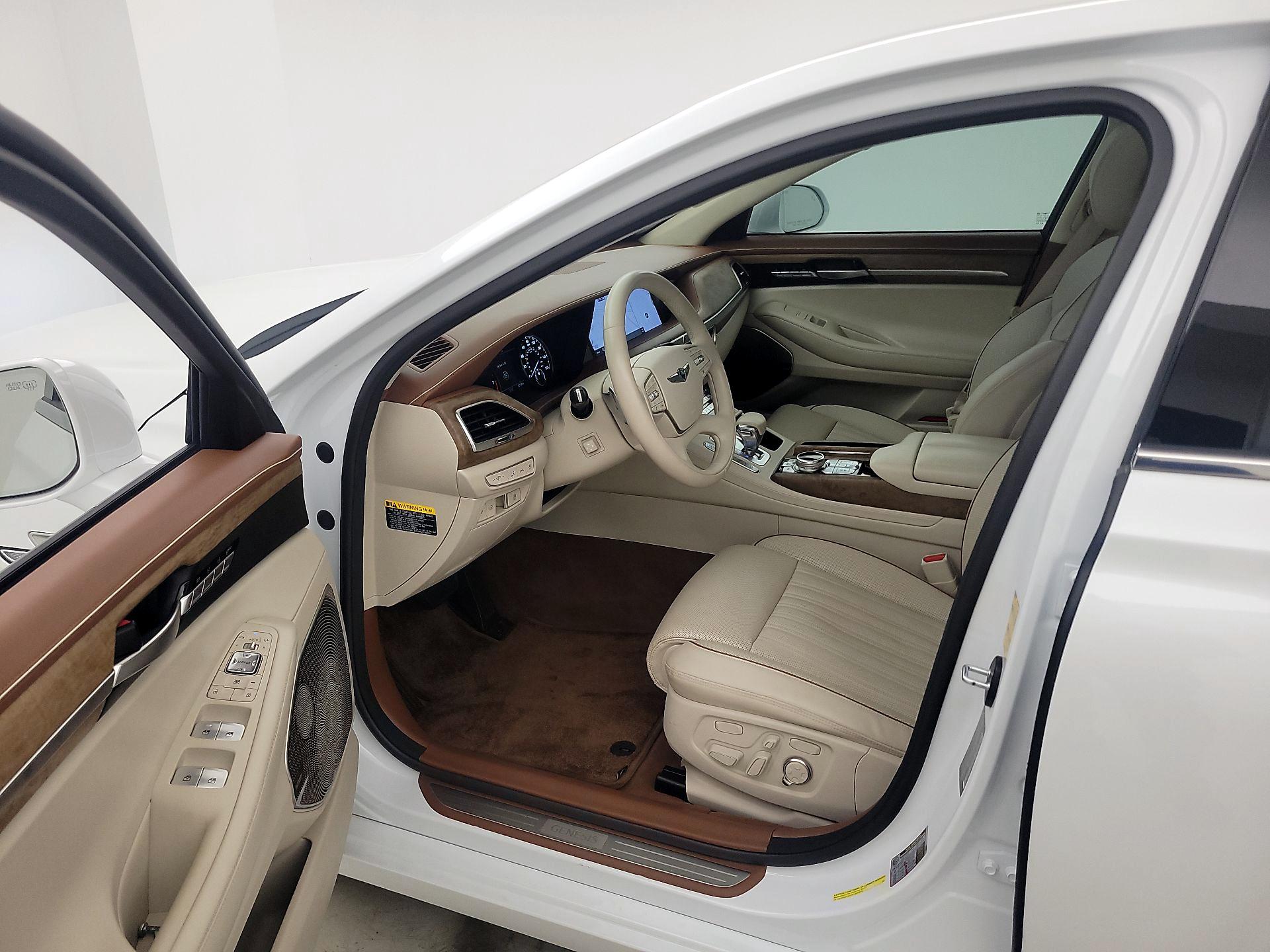 Thumbnail: 2021 Genesis G90 - 11