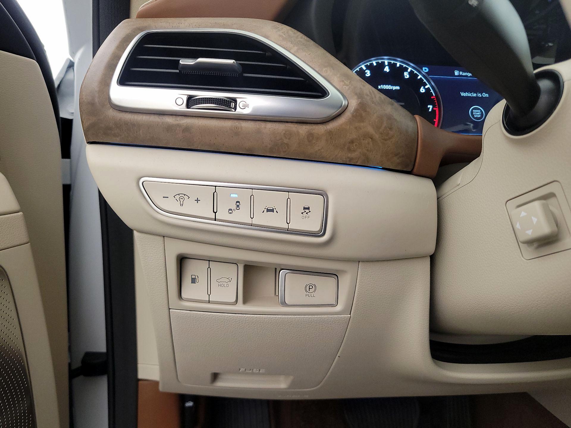 Thumbnail: 2021 Genesis G90 - 13