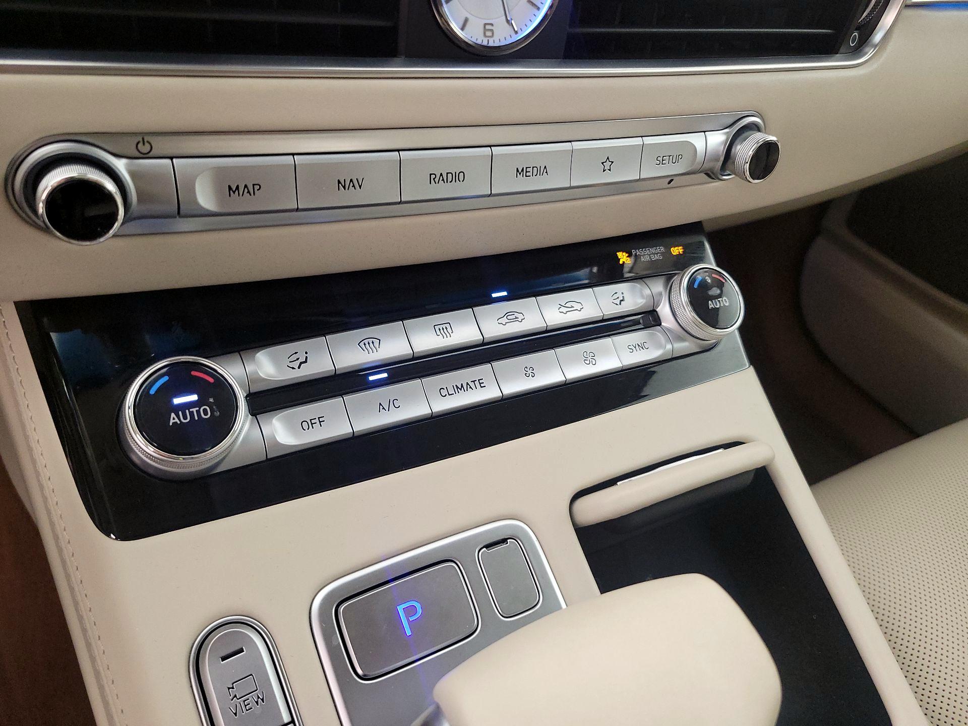 Thumbnail: 2021 Genesis G90 - 17