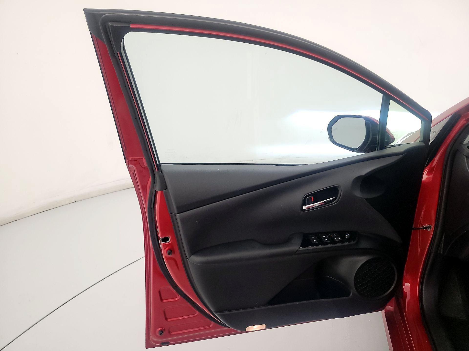 Thumbnail: 2017 Toyota Prius Prime - 12