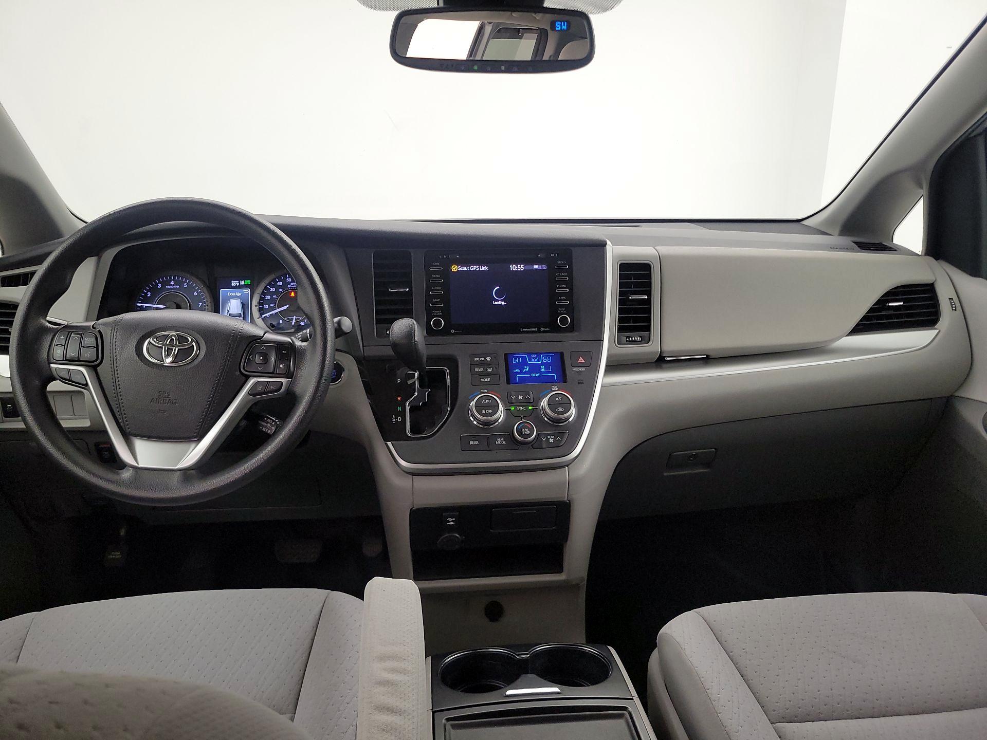 Thumbnail: 2020 Toyota Sienna - 9