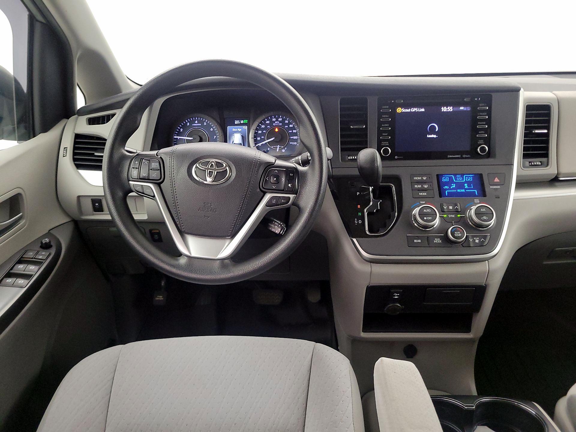 Thumbnail: 2020 Toyota Sienna - 10