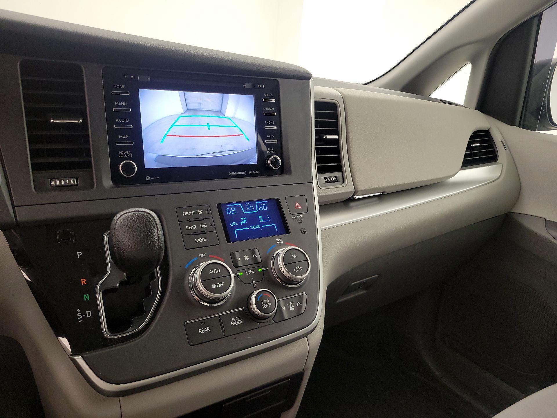 Thumbnail: 2020 Toyota Sienna - 14