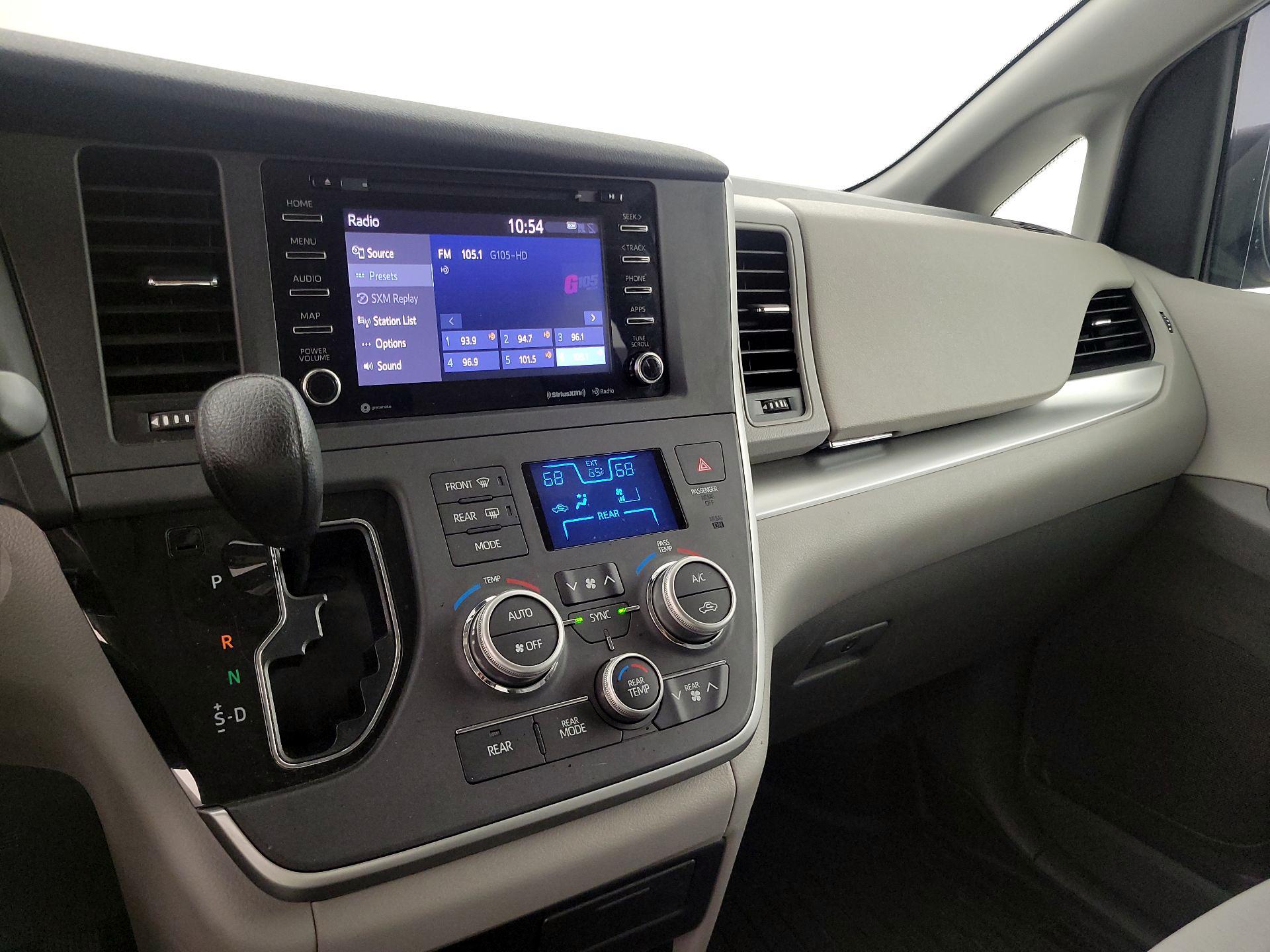 Thumbnail: 2020 Toyota Sienna - 15