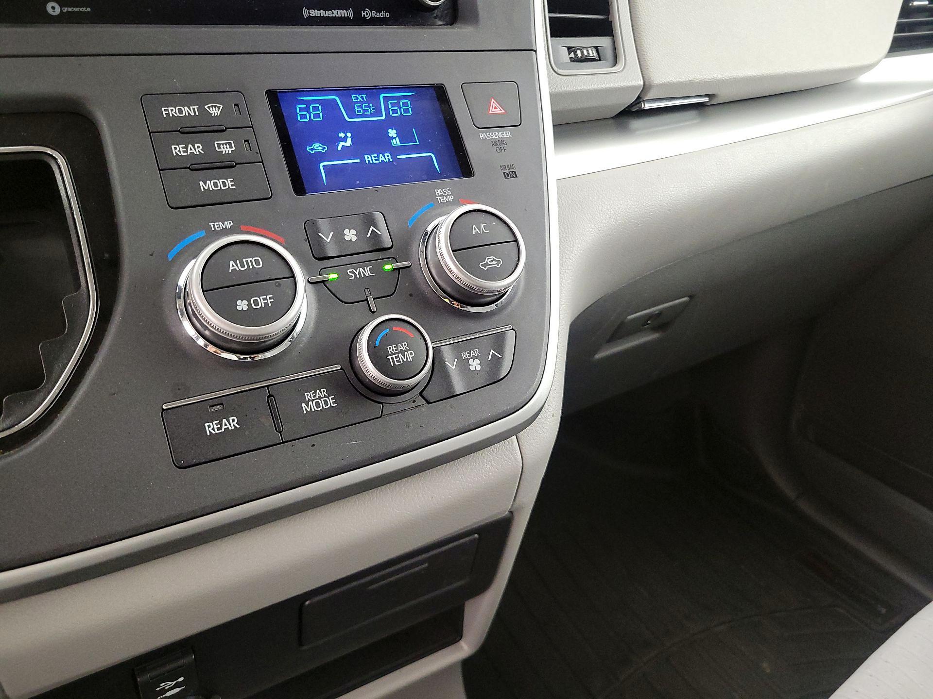 Thumbnail: 2020 Toyota Sienna - 16