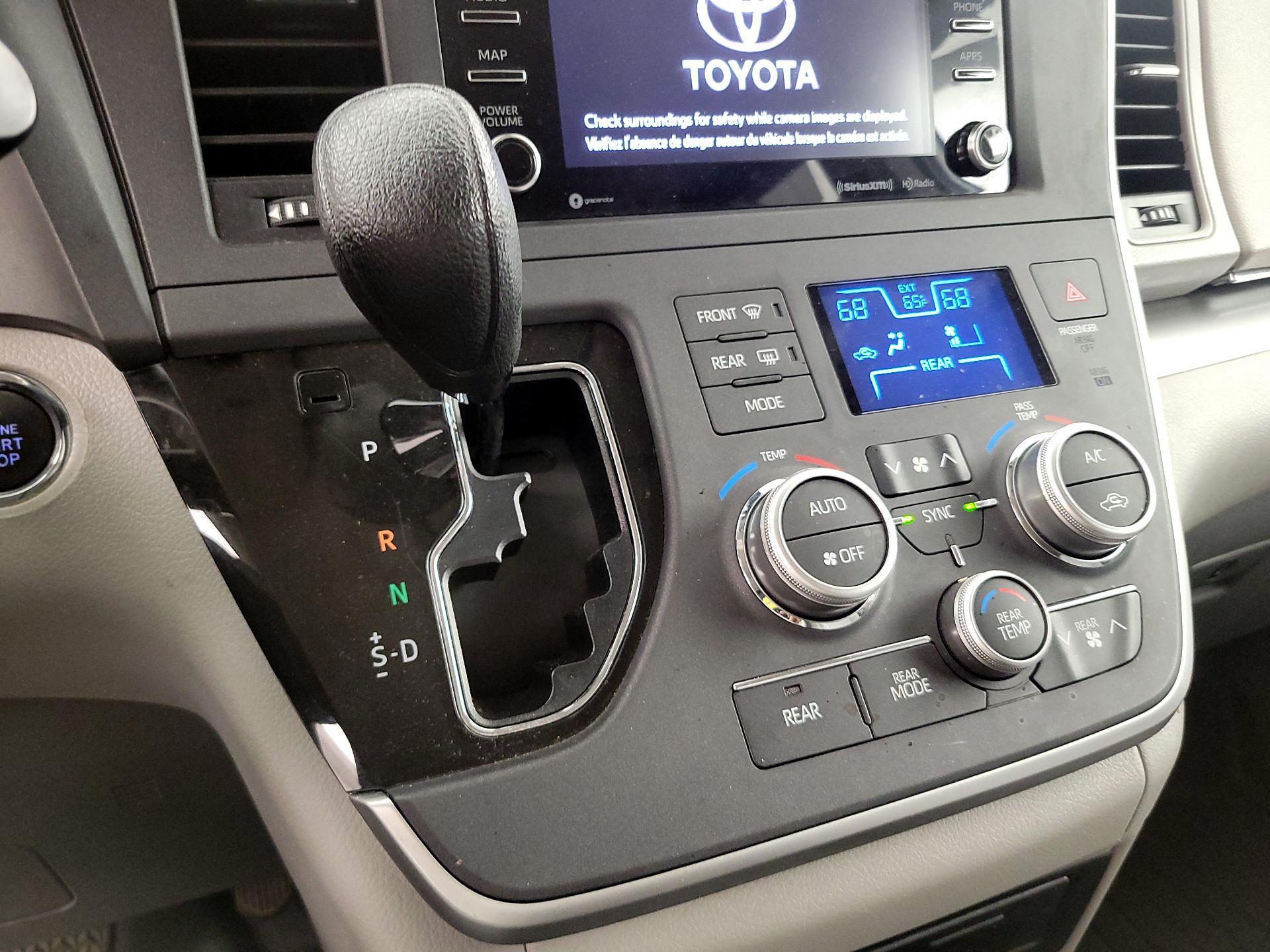 Thumbnail: 2020 Toyota Sienna - 17