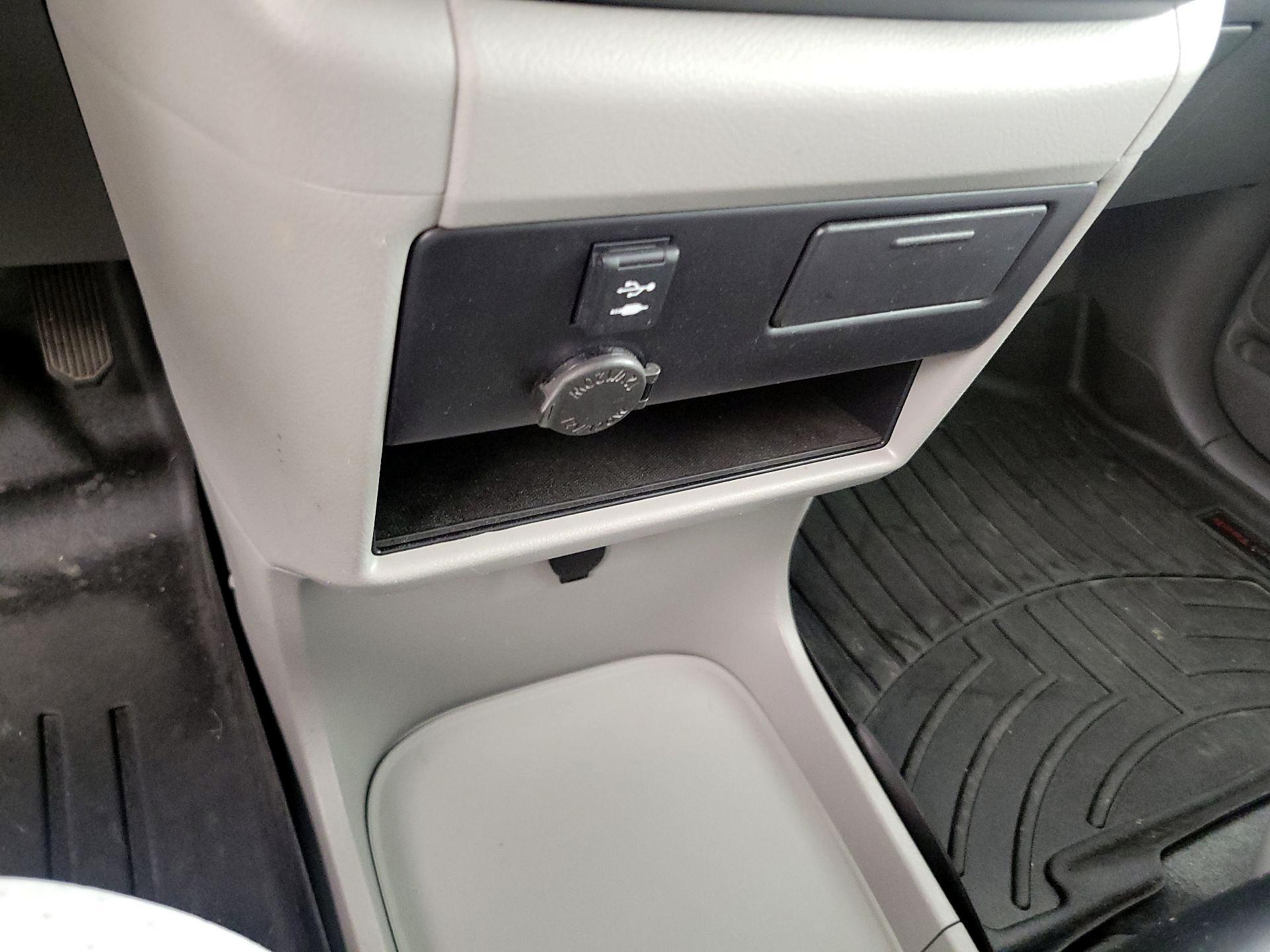 Thumbnail: 2020 Toyota Sienna - 18