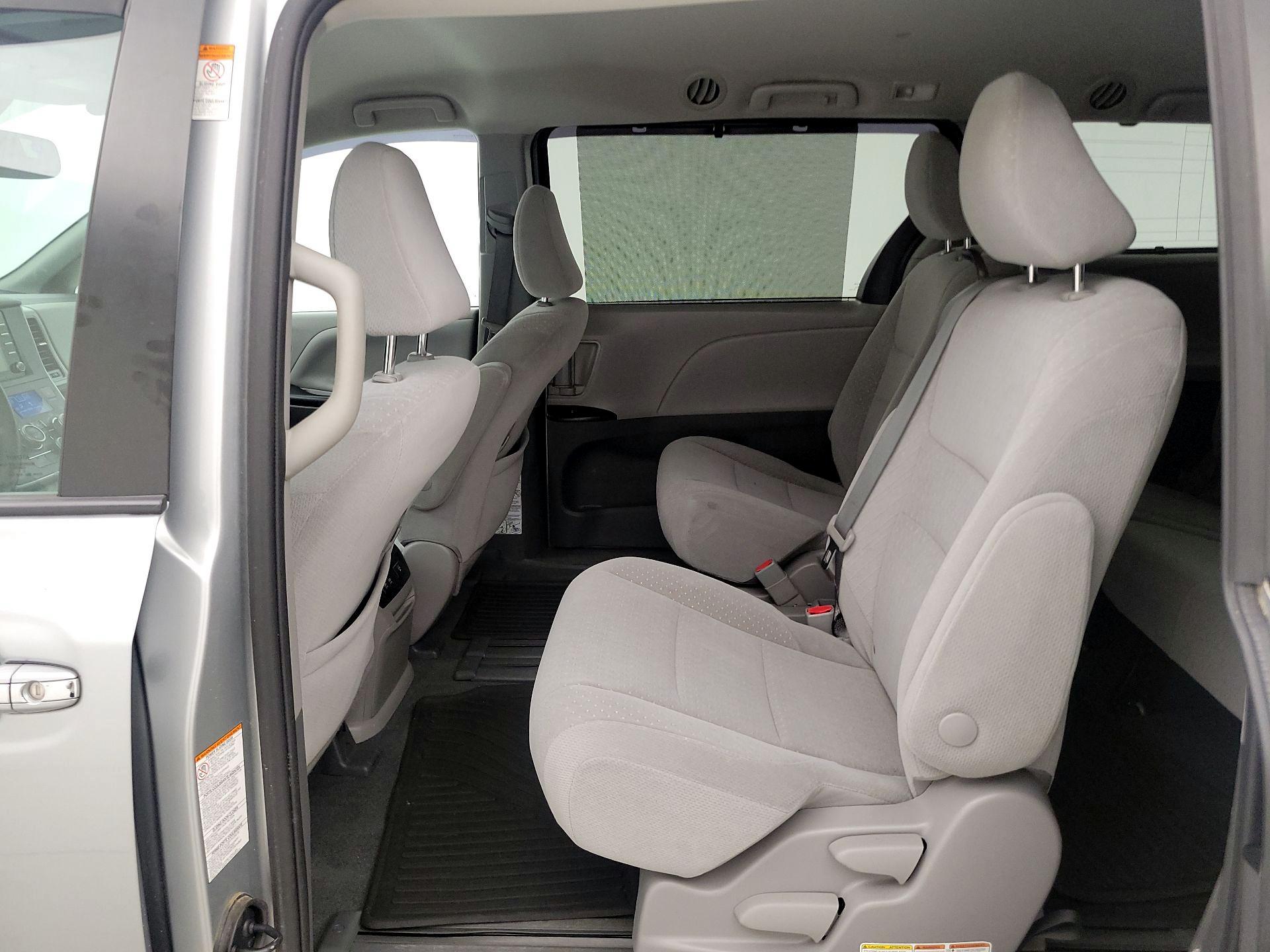 Thumbnail: 2020 Toyota Sienna - 19