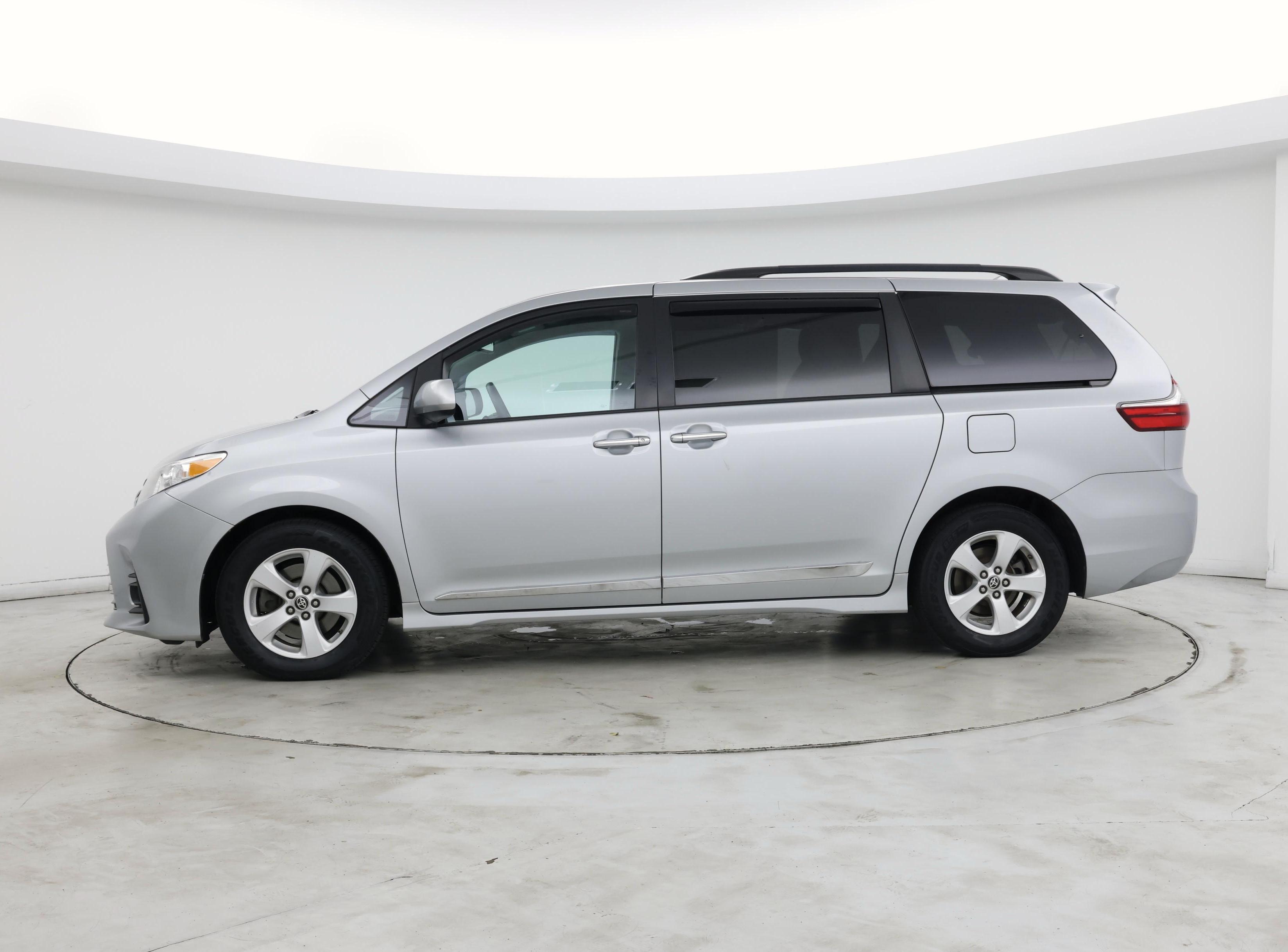Thumbnail: 2020 Toyota Sienna - 3