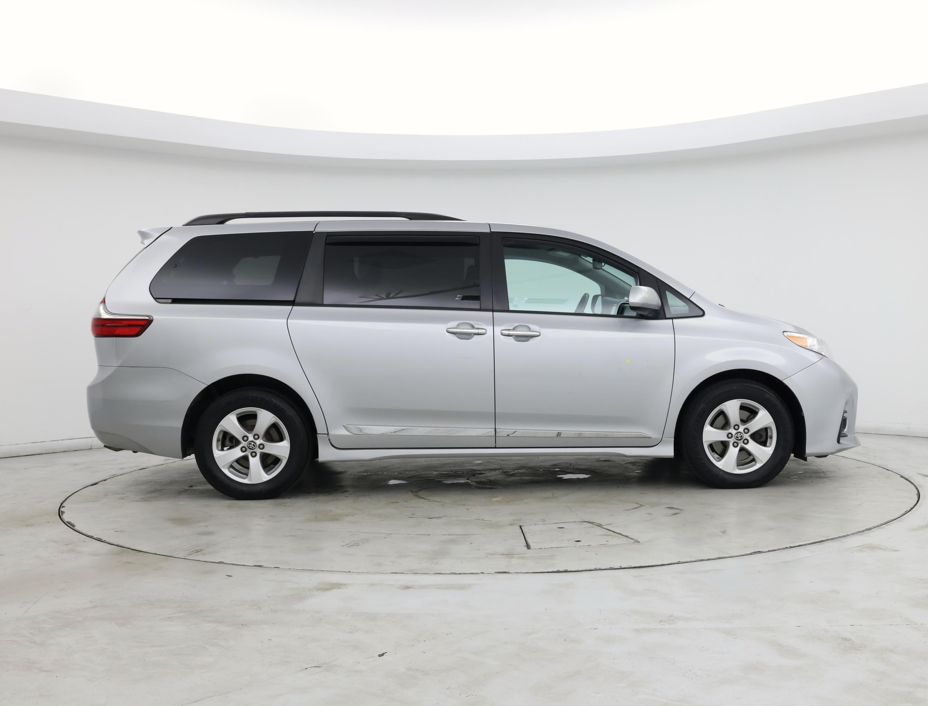 Thumbnail: 2020 Toyota Sienna - 7