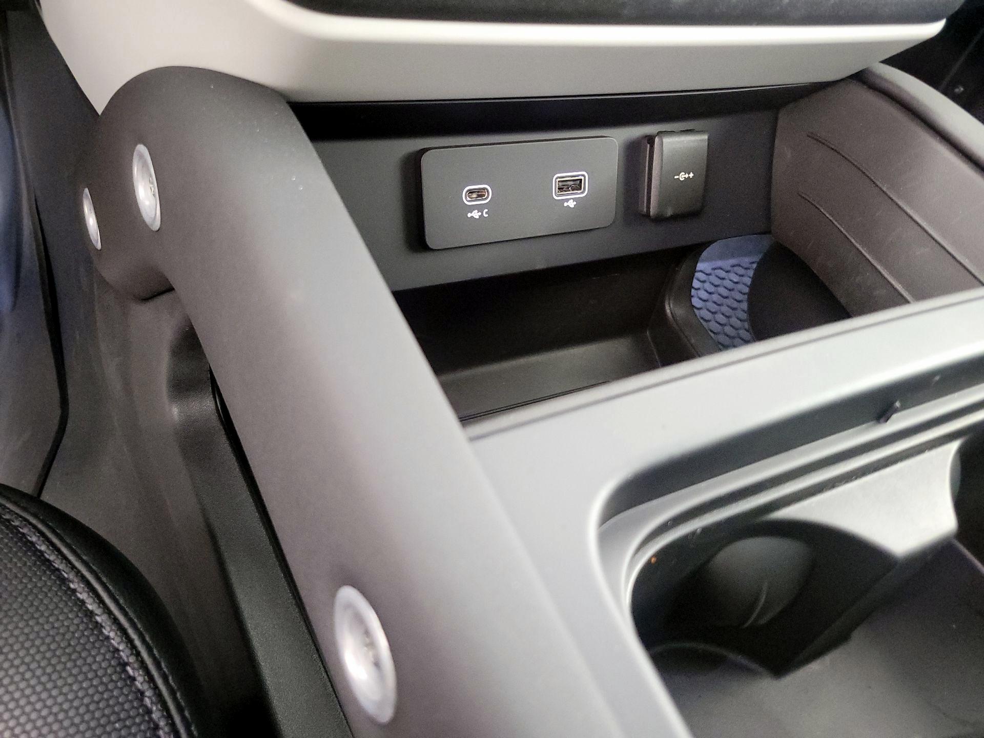 Thumbnail: 2024 Land Rover Defender - 19