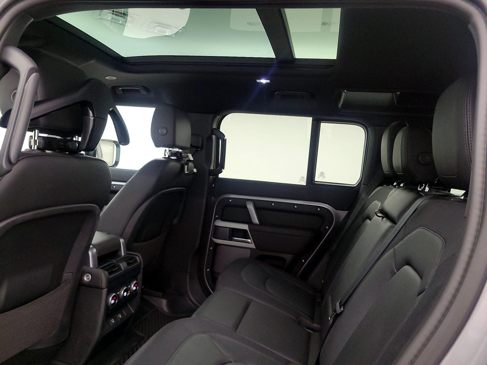 Thumbnail: 2024 Land Rover Defender - 20