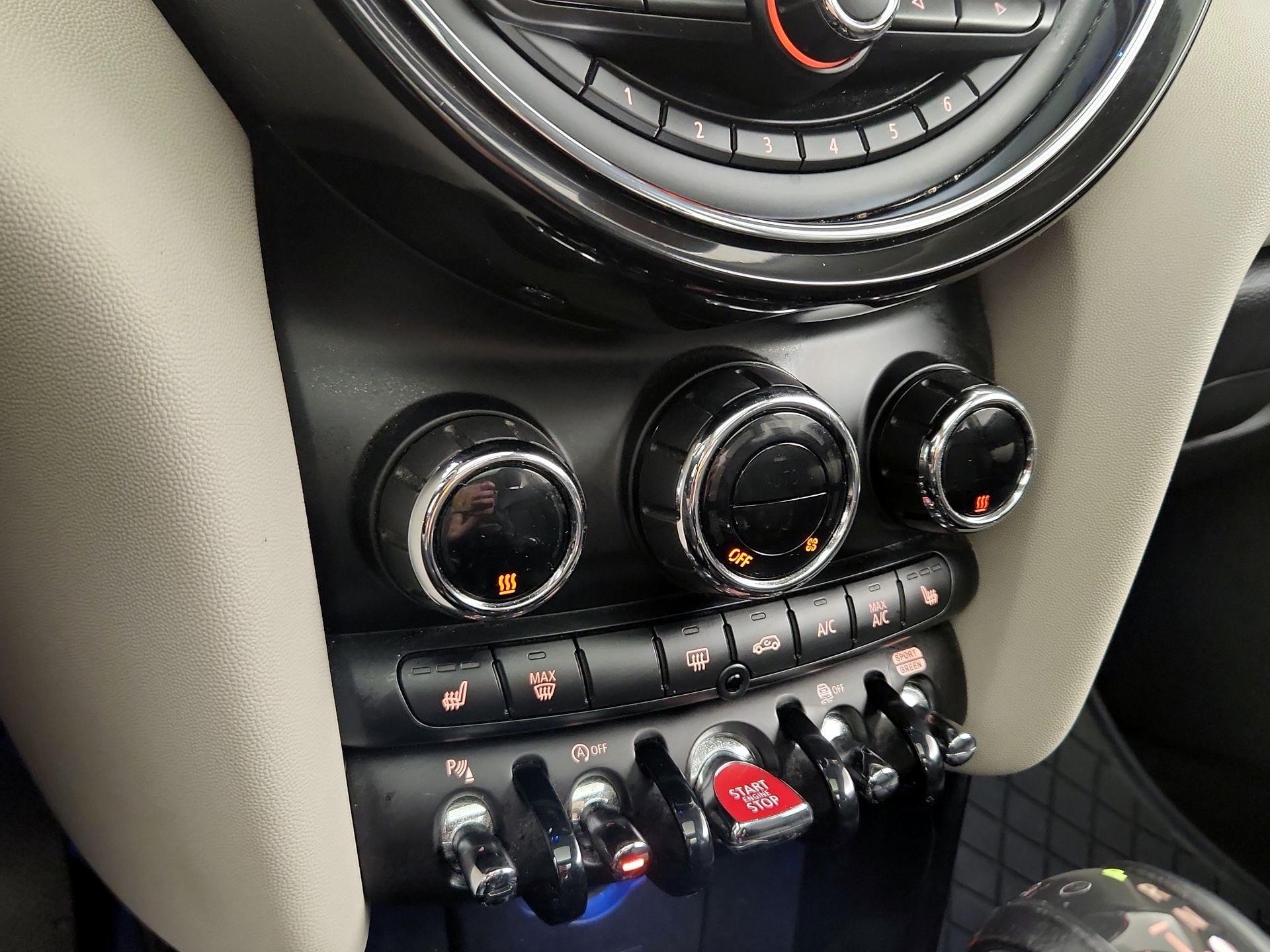 Thumbnail: 2018 MINI Cooper Hardtop - 15