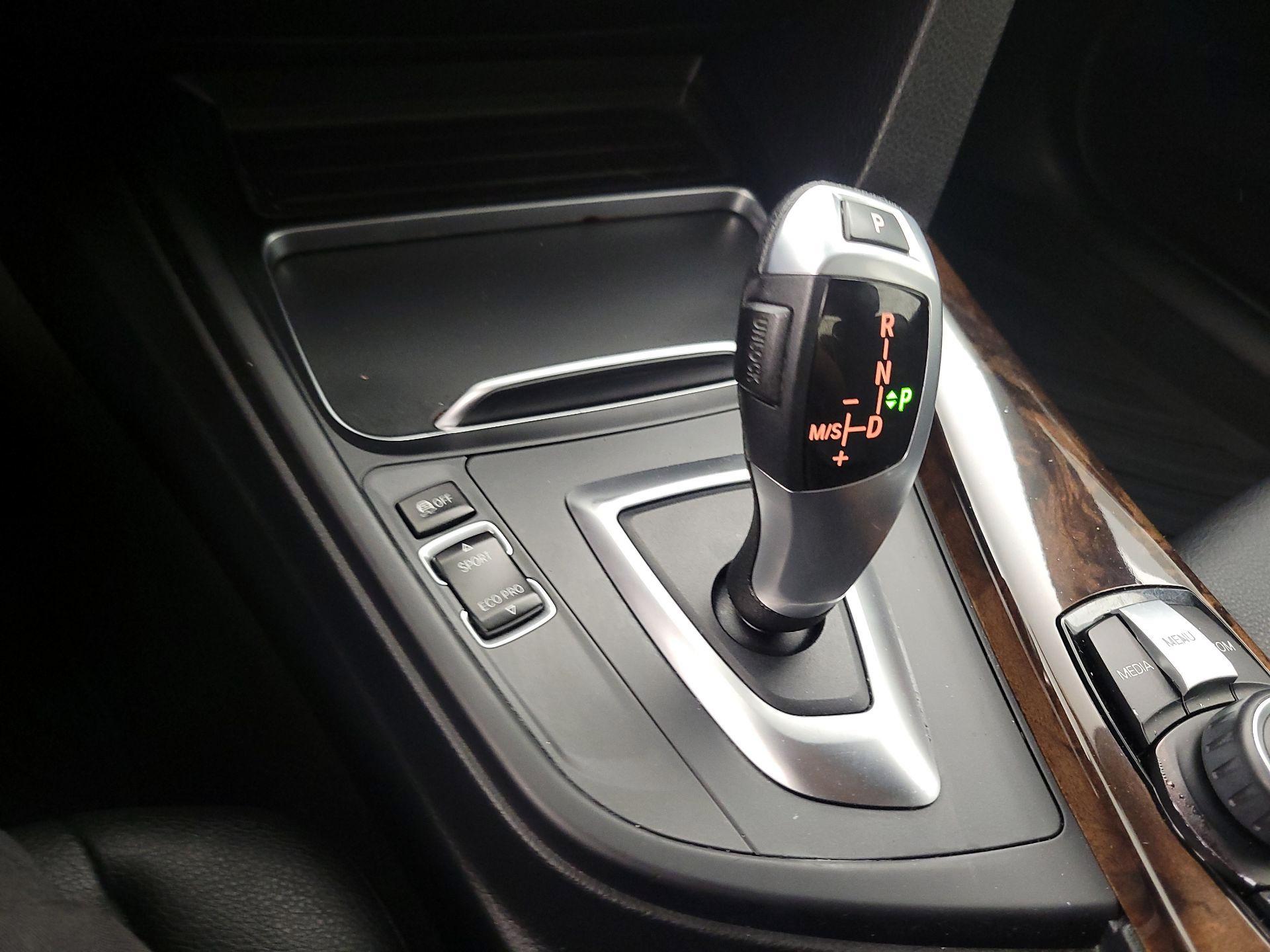 Thumbnail: 2018 BMW 3 Series - 17