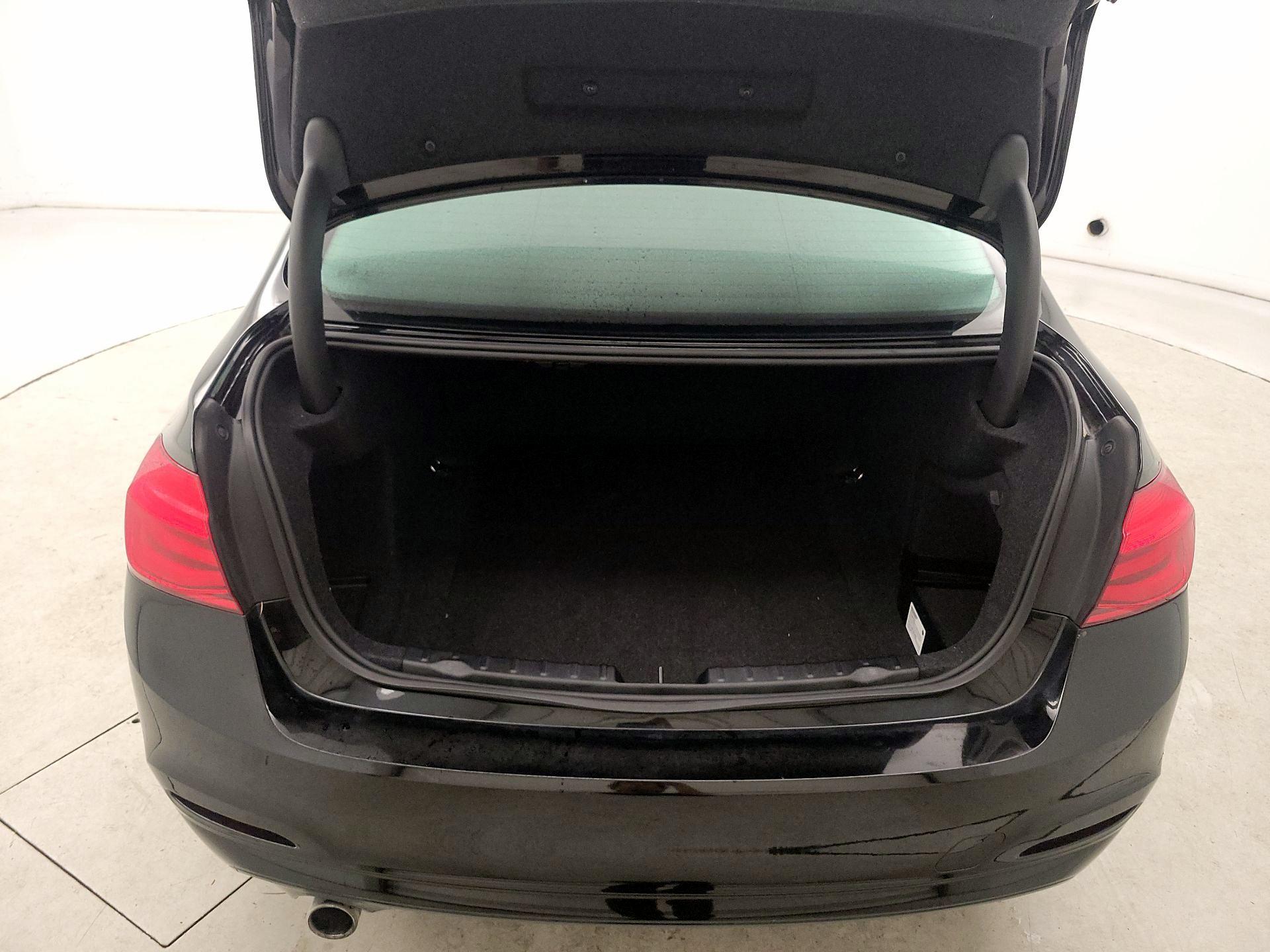 Thumbnail: 2018 BMW 3 Series - 20