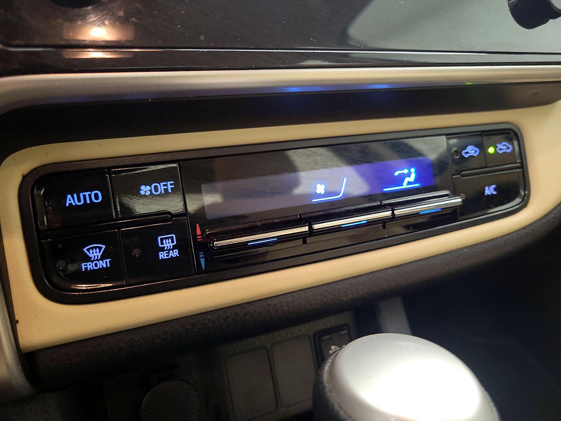 Thumbnail: 2018 Toyota Corolla - 16