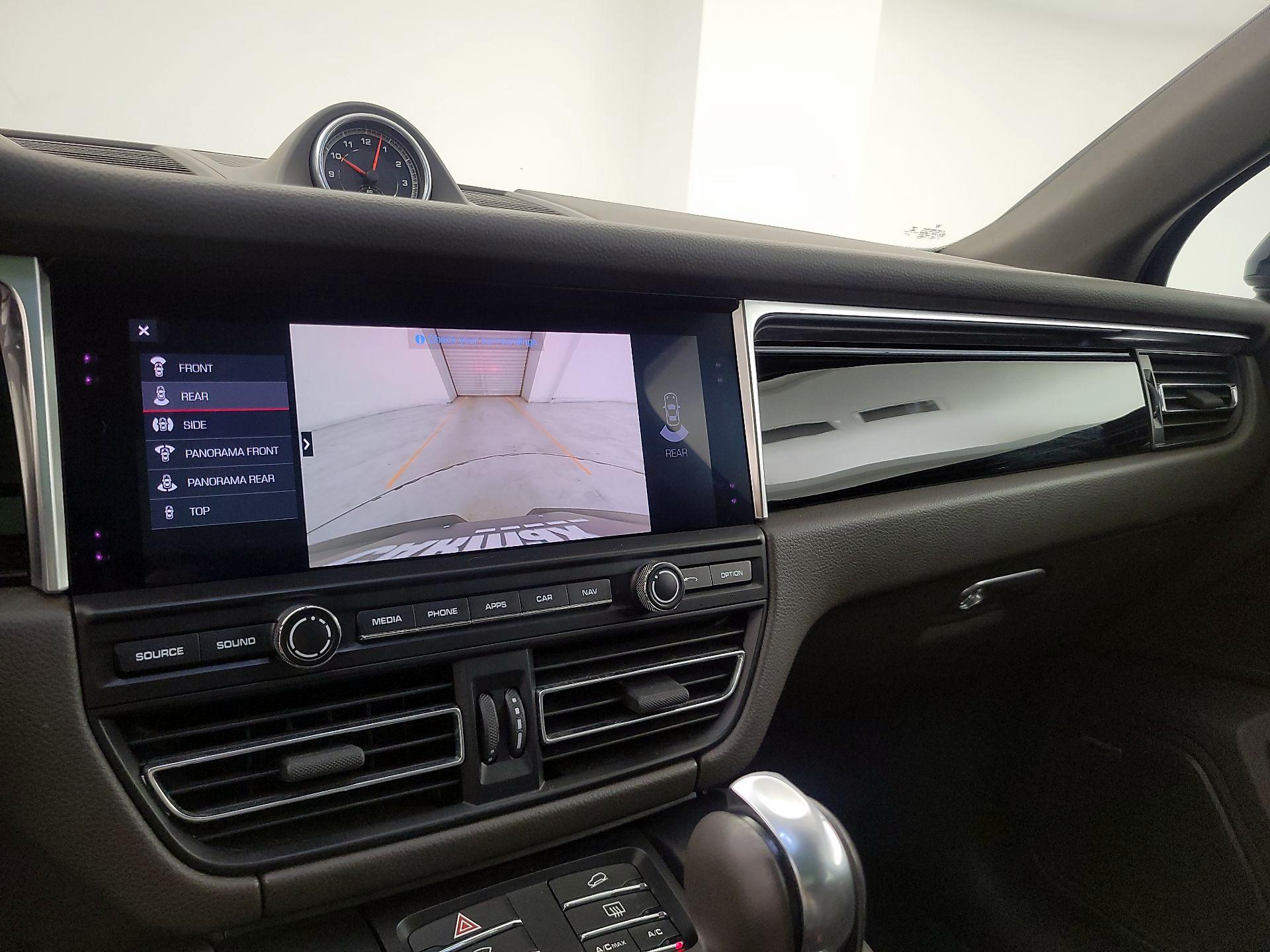 Thumbnail: 2021 Porsche Macan - 15