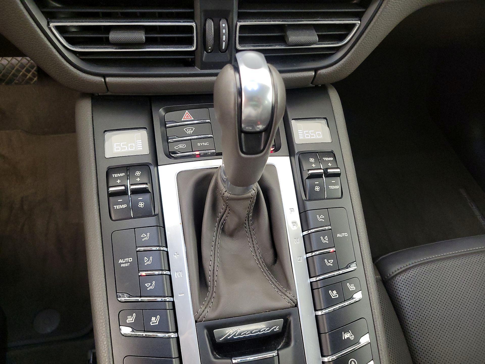 Thumbnail: 2021 Porsche Macan - 17