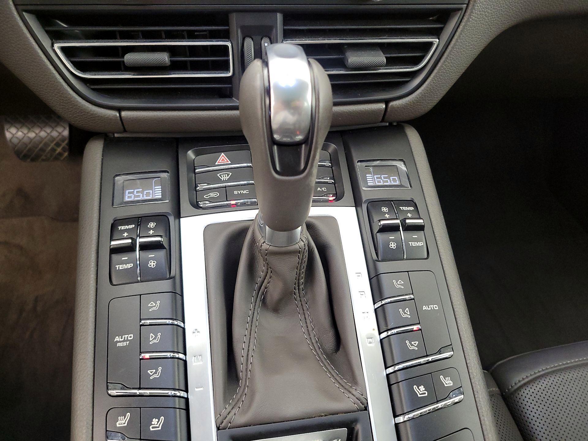 Thumbnail: 2021 Porsche Macan - 18