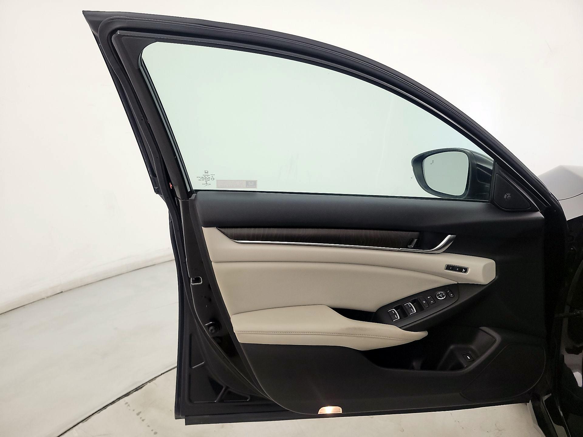 Thumbnail: 2018 Honda Accord - 12