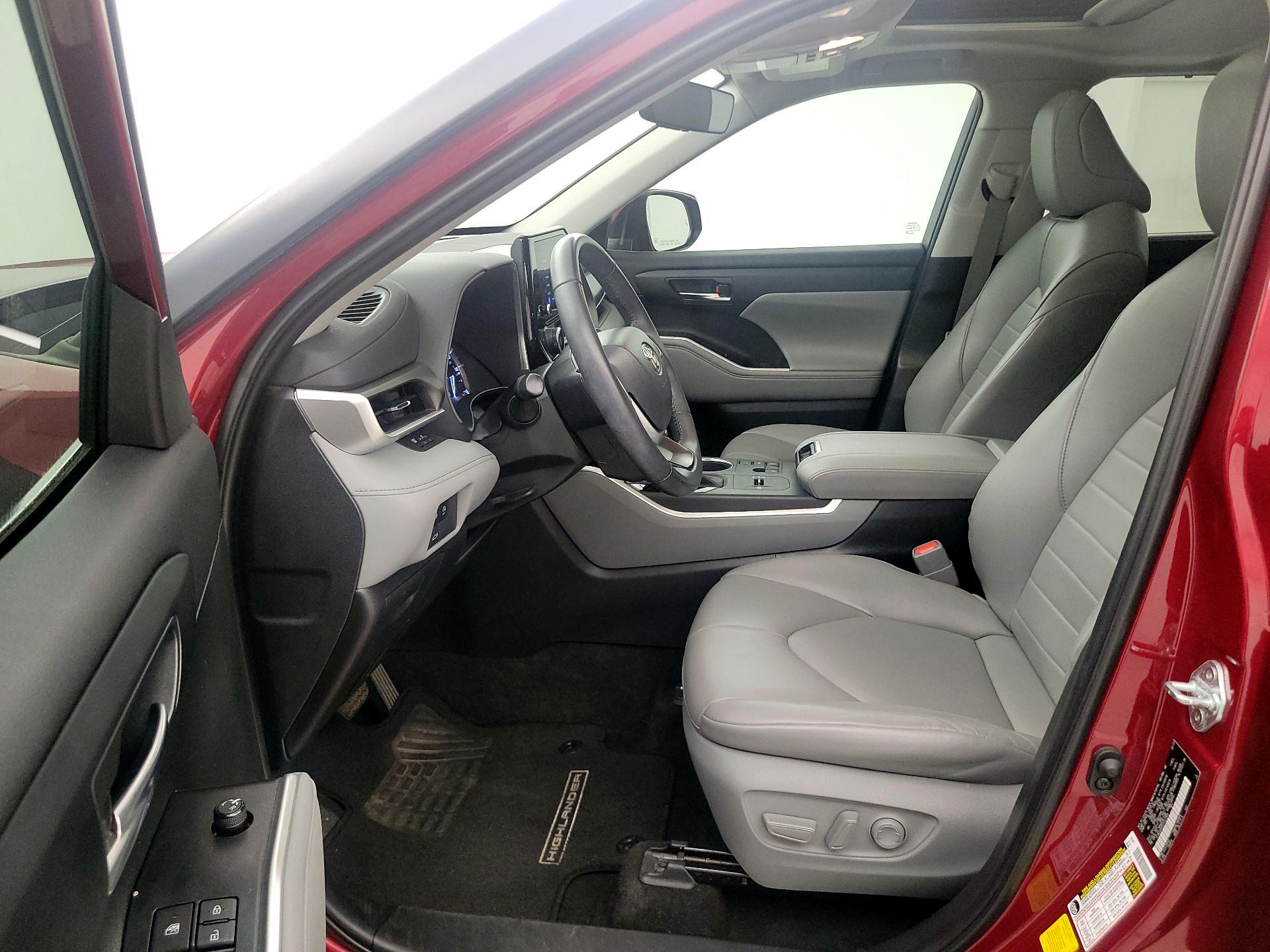 Thumbnail: 2023 Toyota Highlander - 11