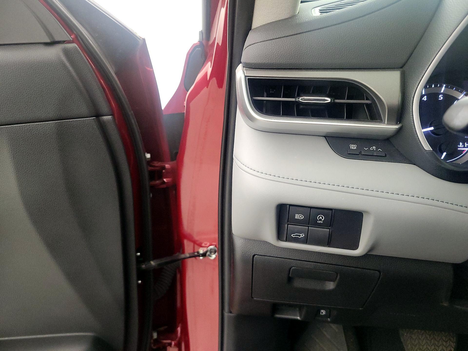 Thumbnail: 2023 Toyota Highlander - 13