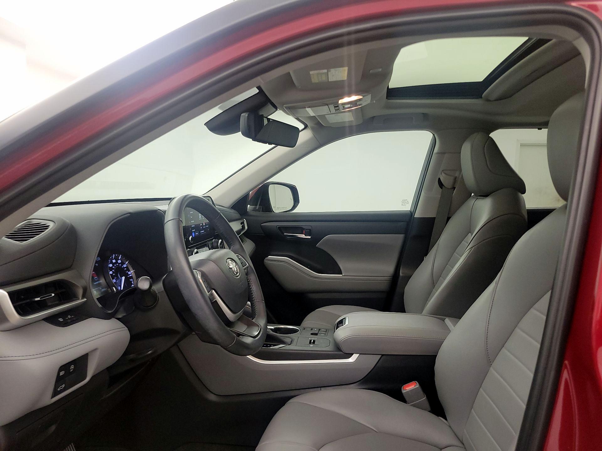 Thumbnail: 2023 Toyota Highlander - 19