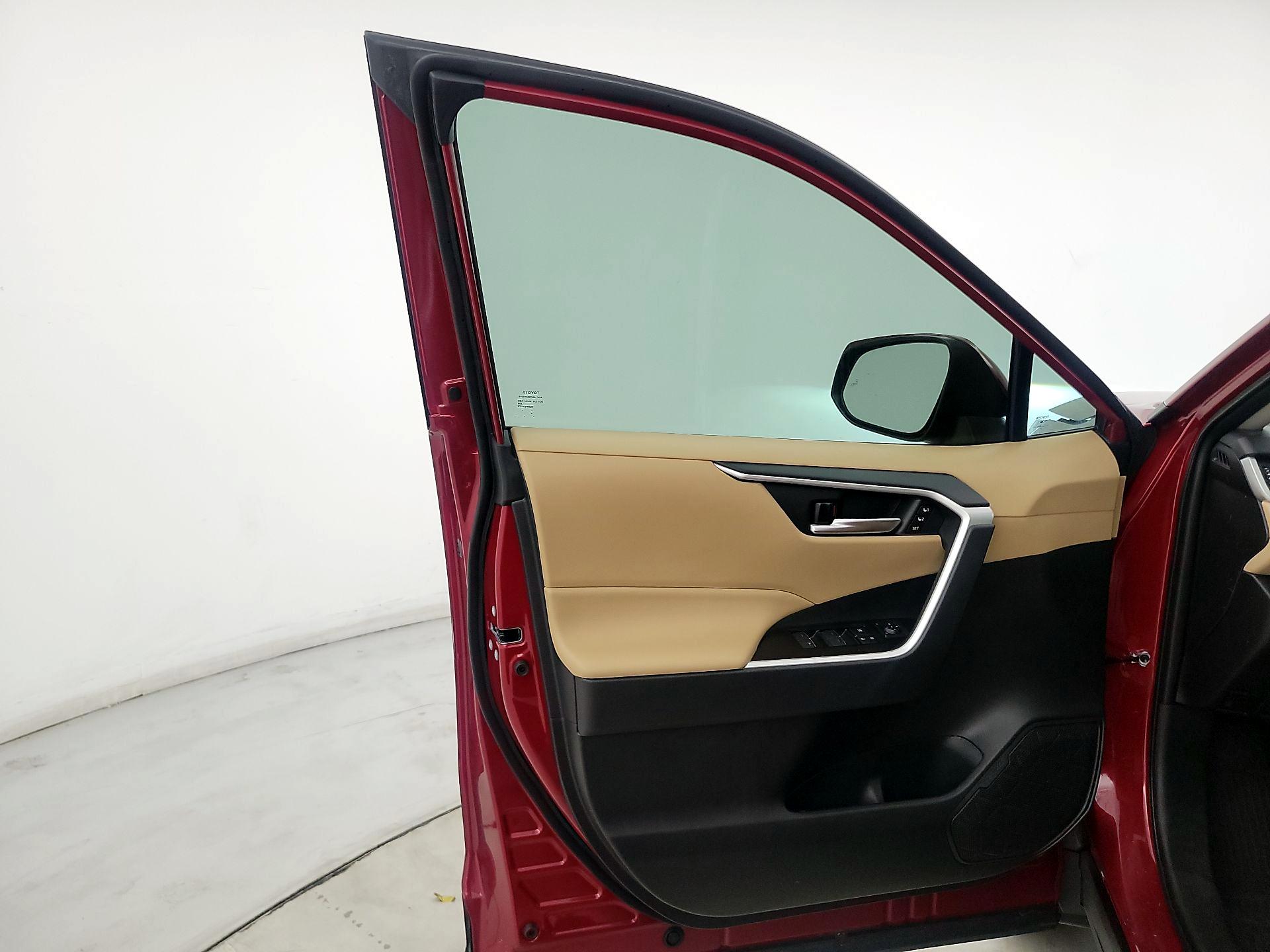 Thumbnail: 2025 Toyota RAV4 - 12
