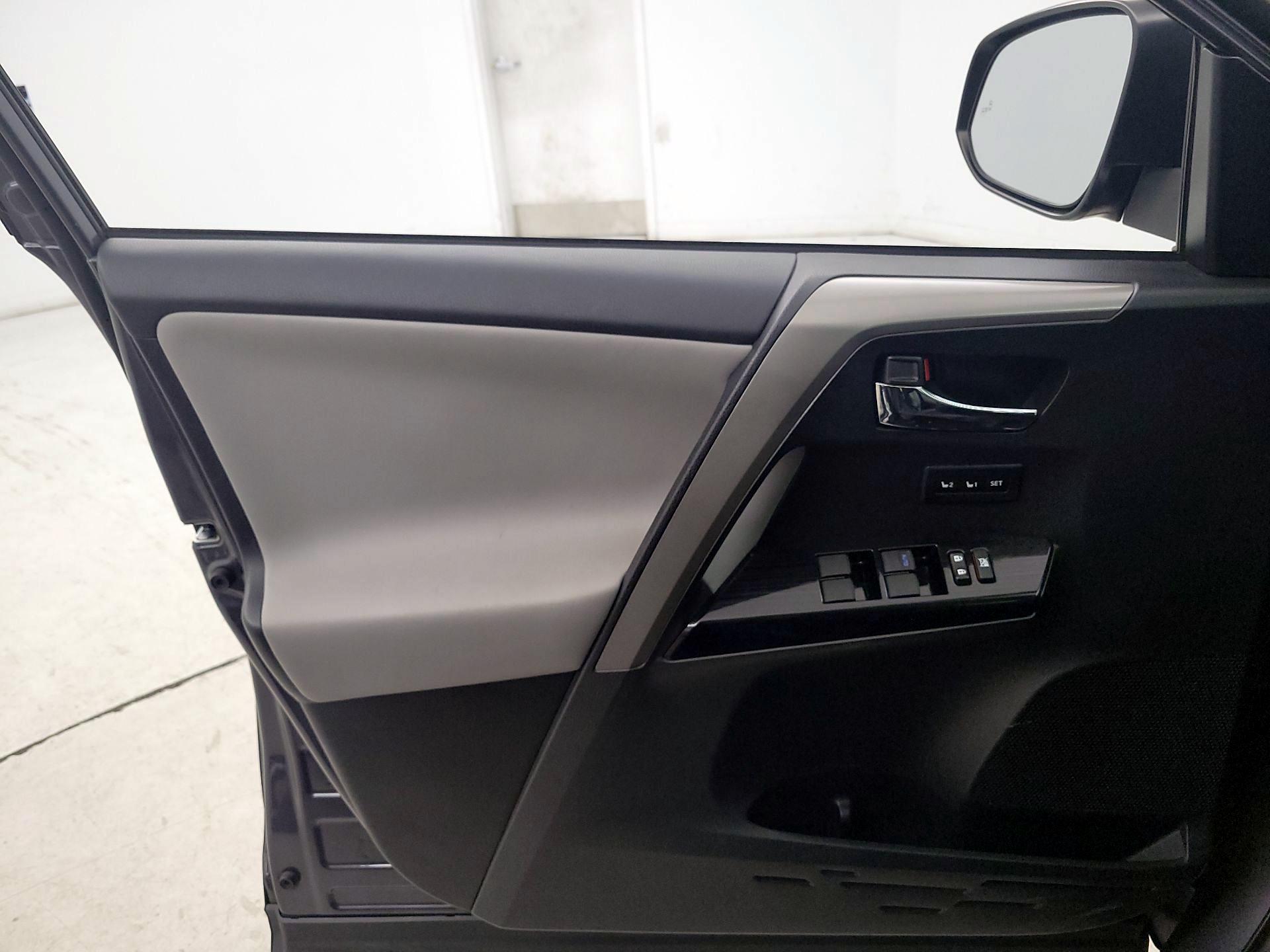 Thumbnail: 2017 Toyota RAV4 - 12