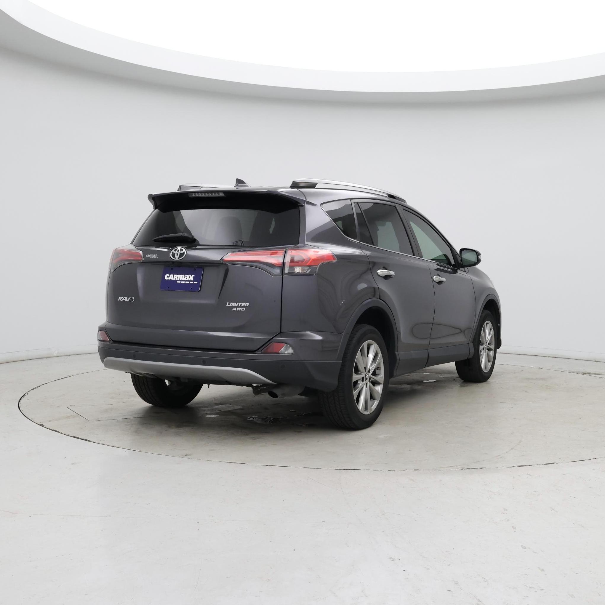 Thumbnail: 2017 Toyota RAV4 - 8