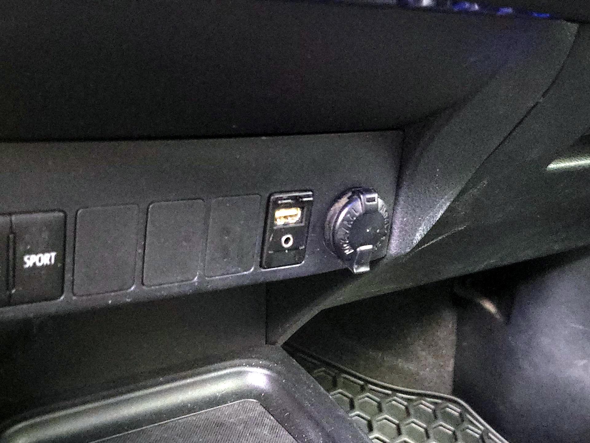 Thumbnail: 2016 Toyota RAV4 - 18