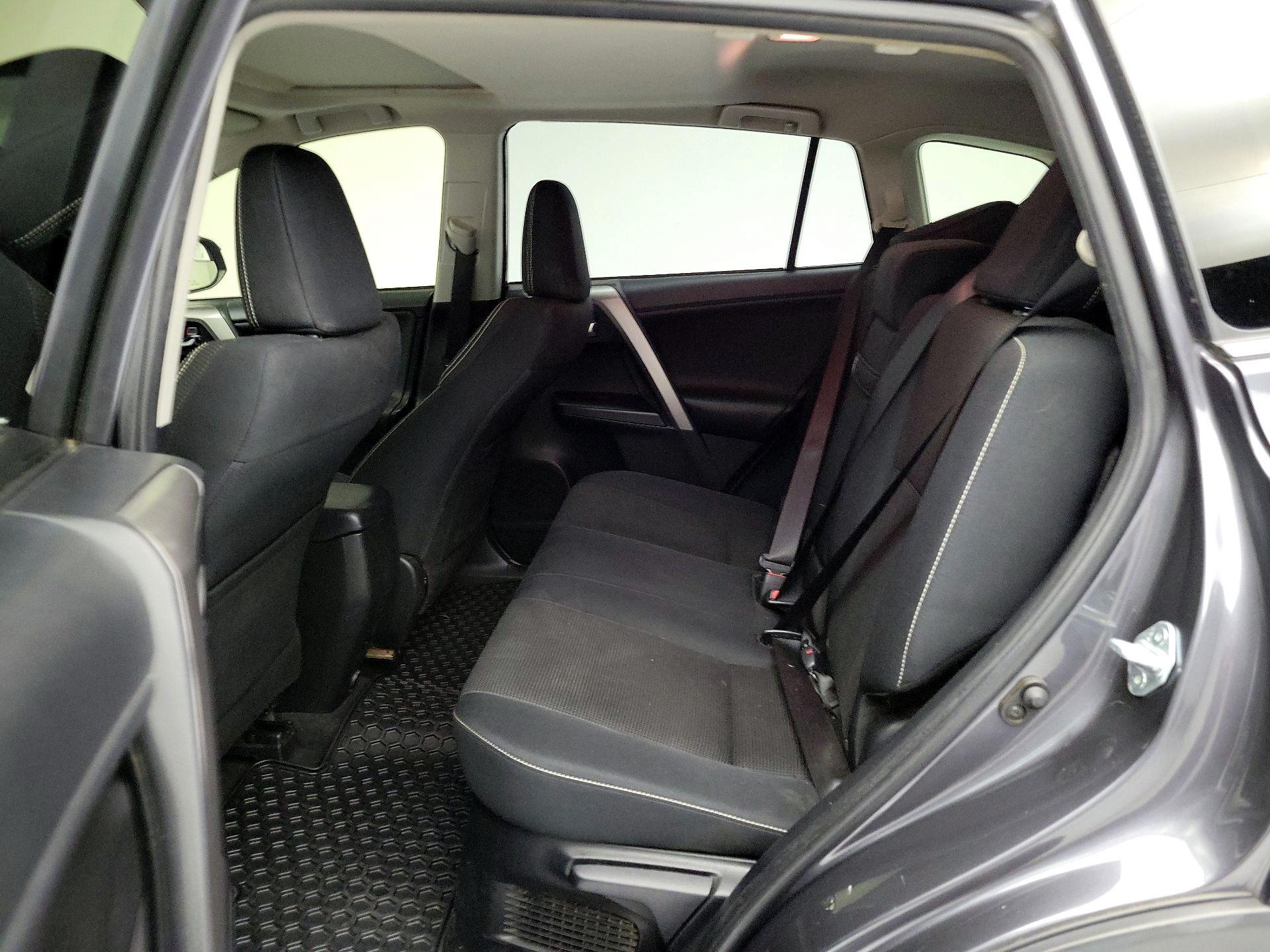 Thumbnail: 2016 Toyota RAV4 - 20