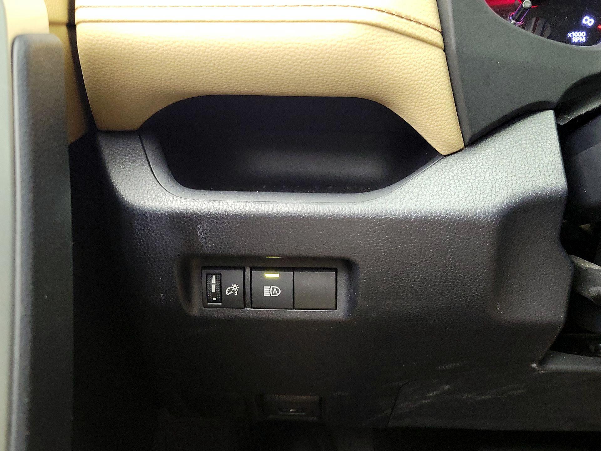 Thumbnail: 2019 Toyota RAV4 - 13