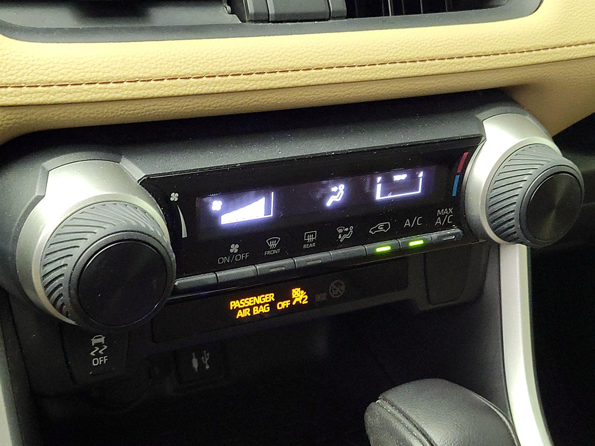 Thumbnail: 2019 Toyota RAV4 - 16