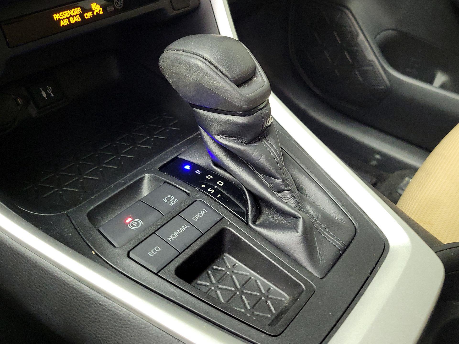 Thumbnail: 2019 Toyota RAV4 - 17