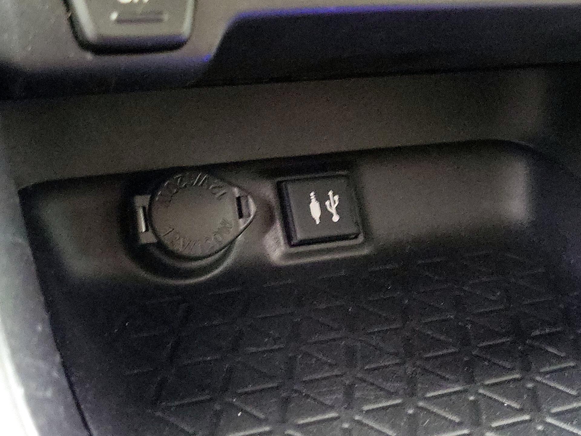 Thumbnail: 2019 Toyota RAV4 - 18