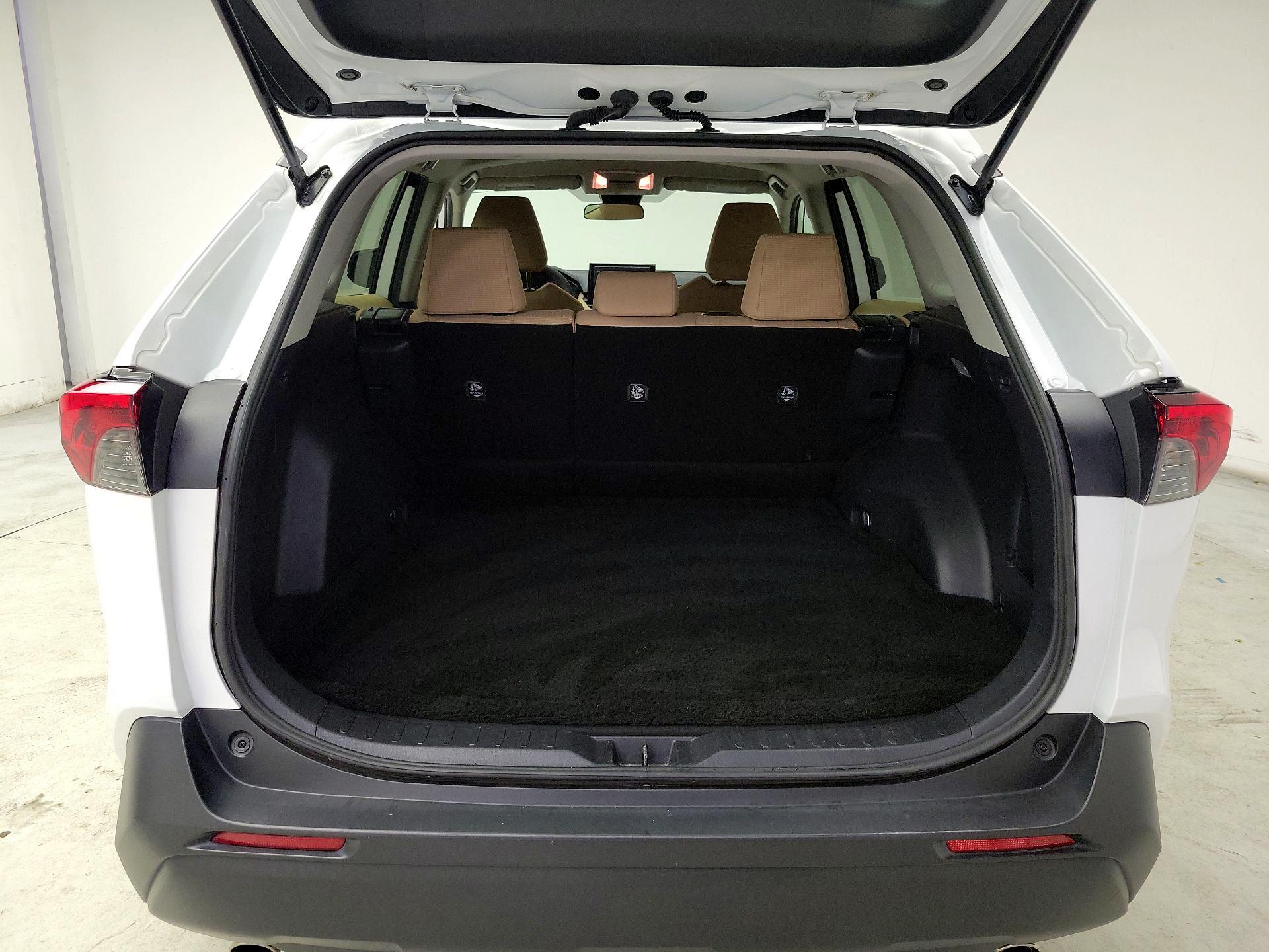 Thumbnail: 2019 Toyota RAV4 - 20