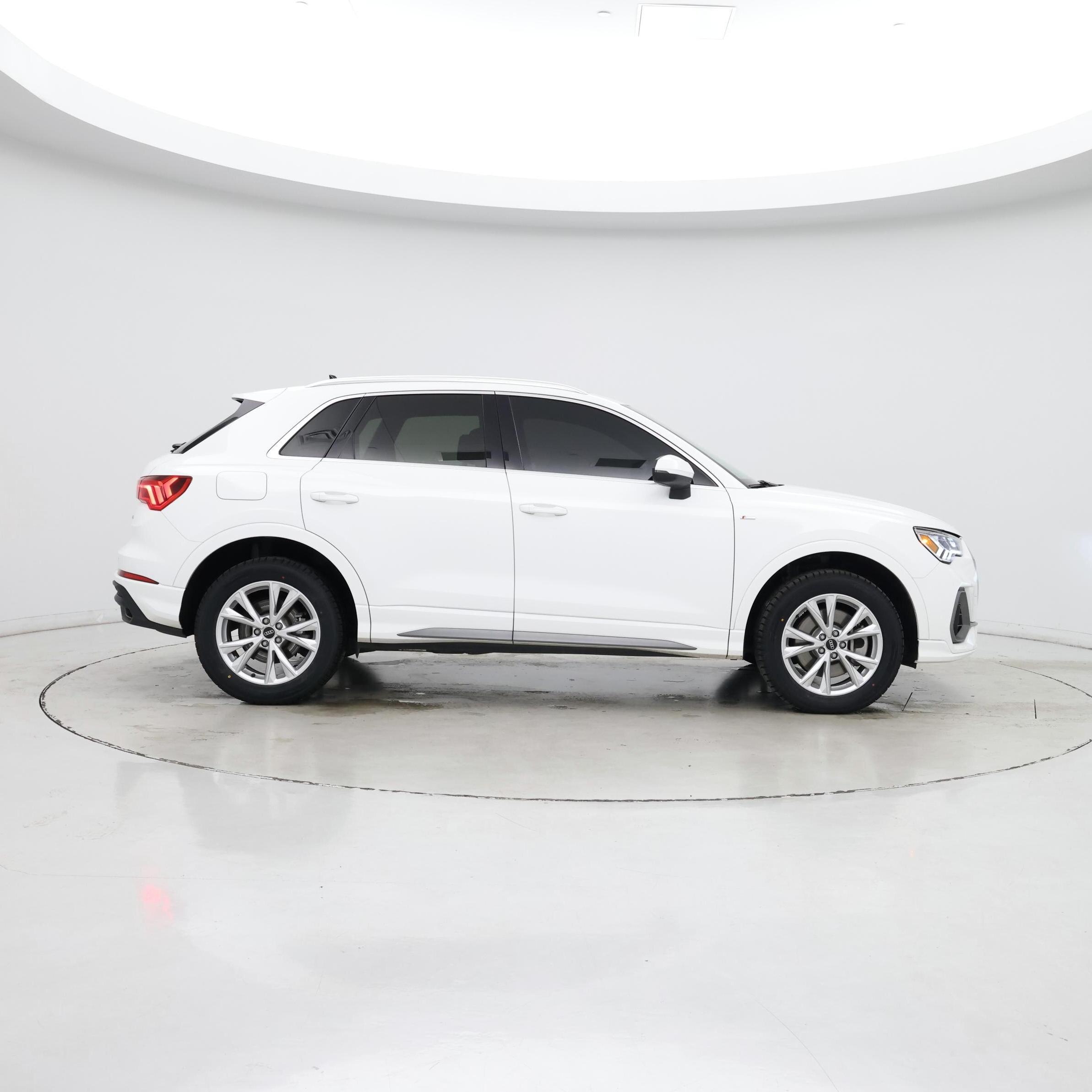 Thumbnail: 2023 Audi Q3 - 7