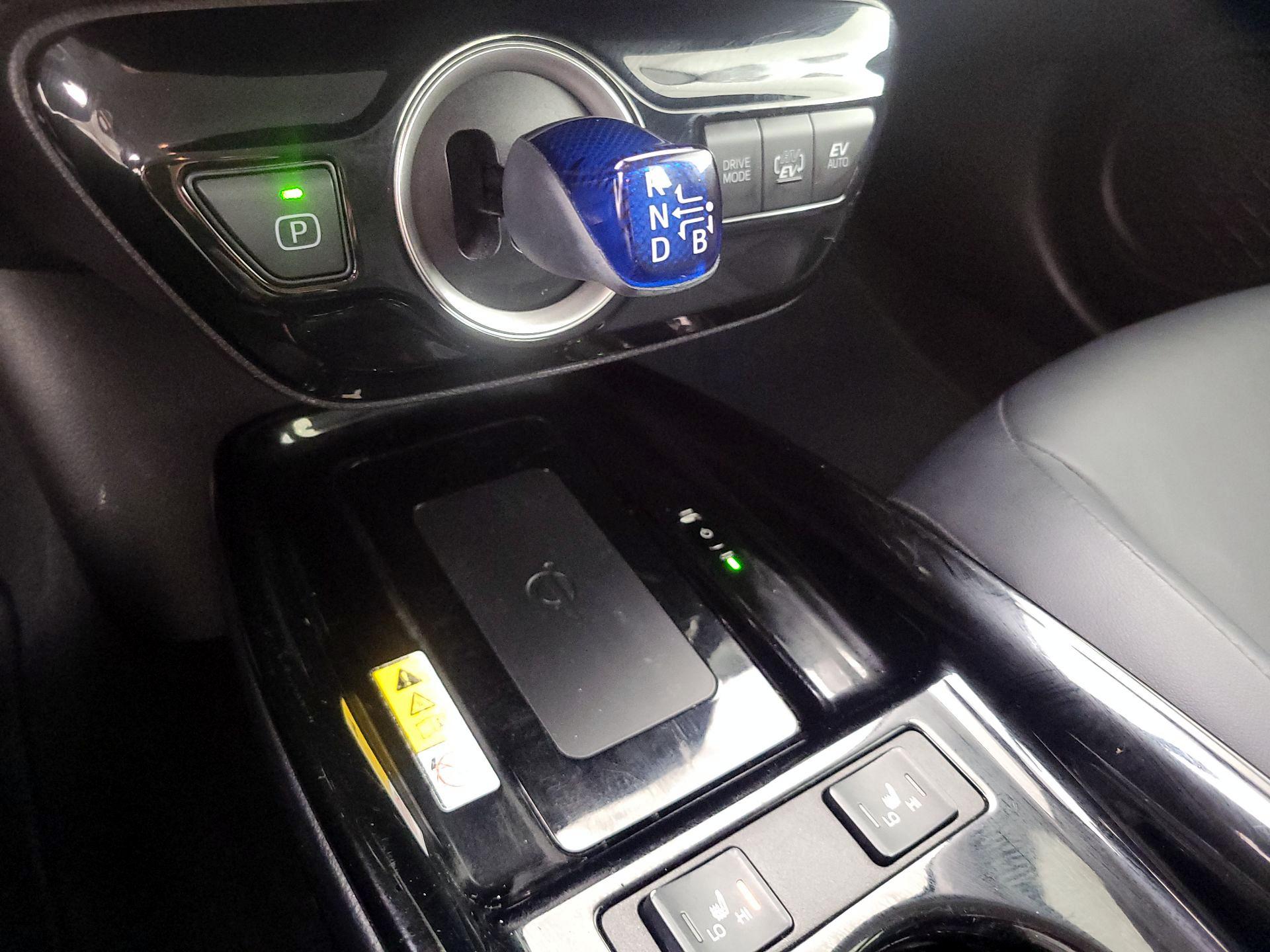 Thumbnail: 2022 Toyota Prius Prime - 18