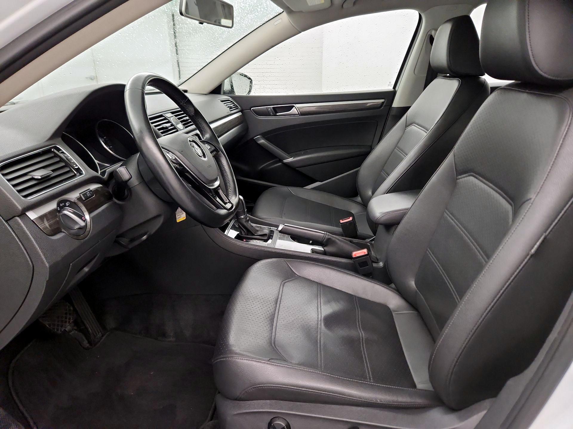 Thumbnail: 2016 Volkswagen Passat - 9