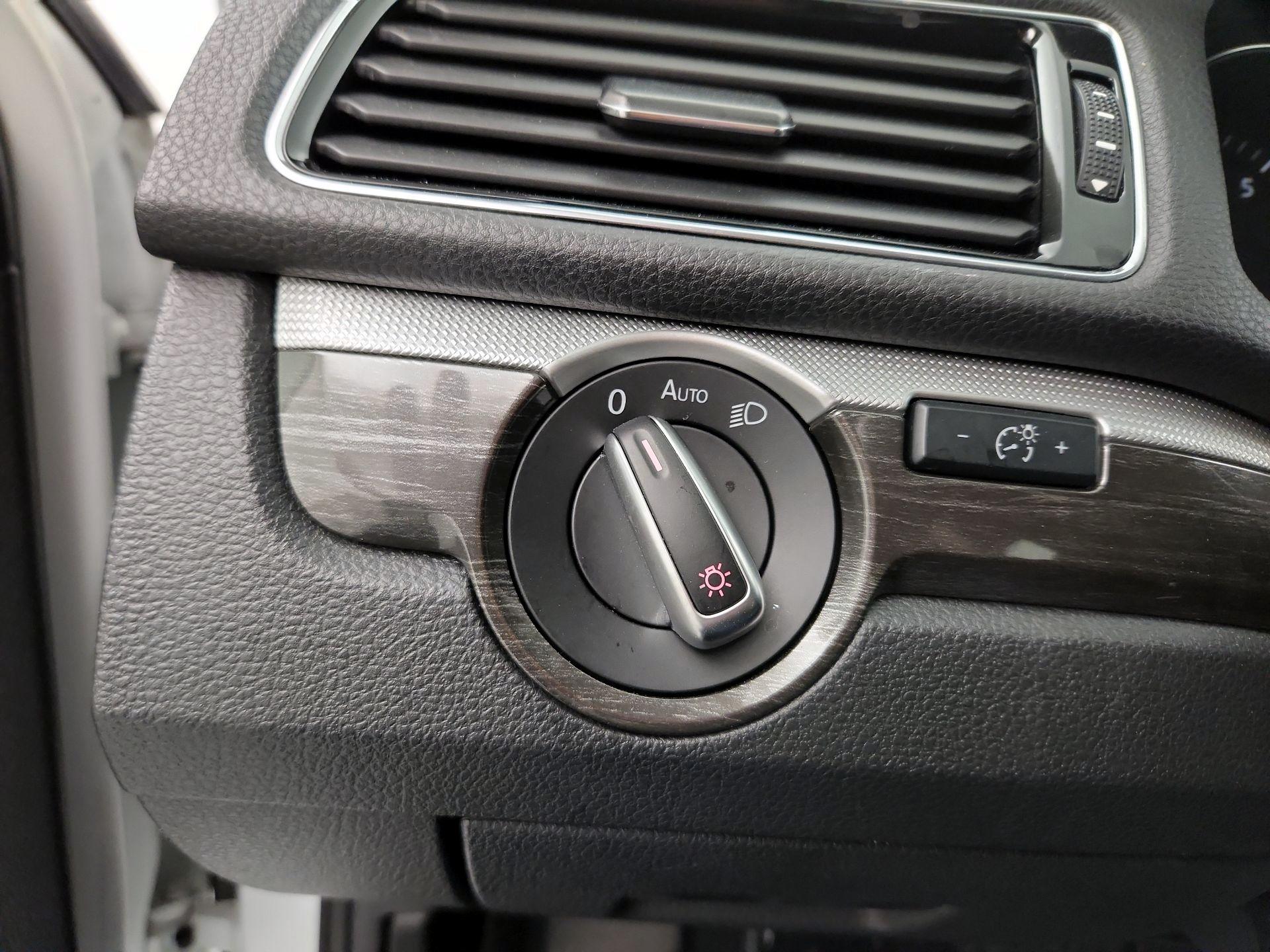 Thumbnail: 2016 Volkswagen Passat - 11