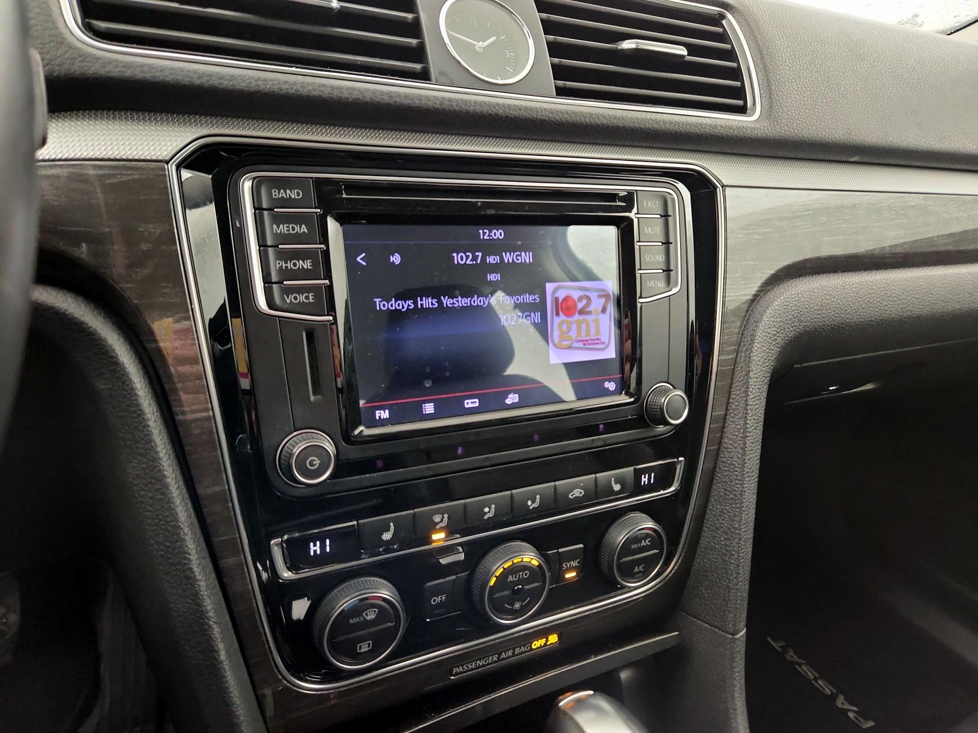 Thumbnail: 2016 Volkswagen Passat - 13