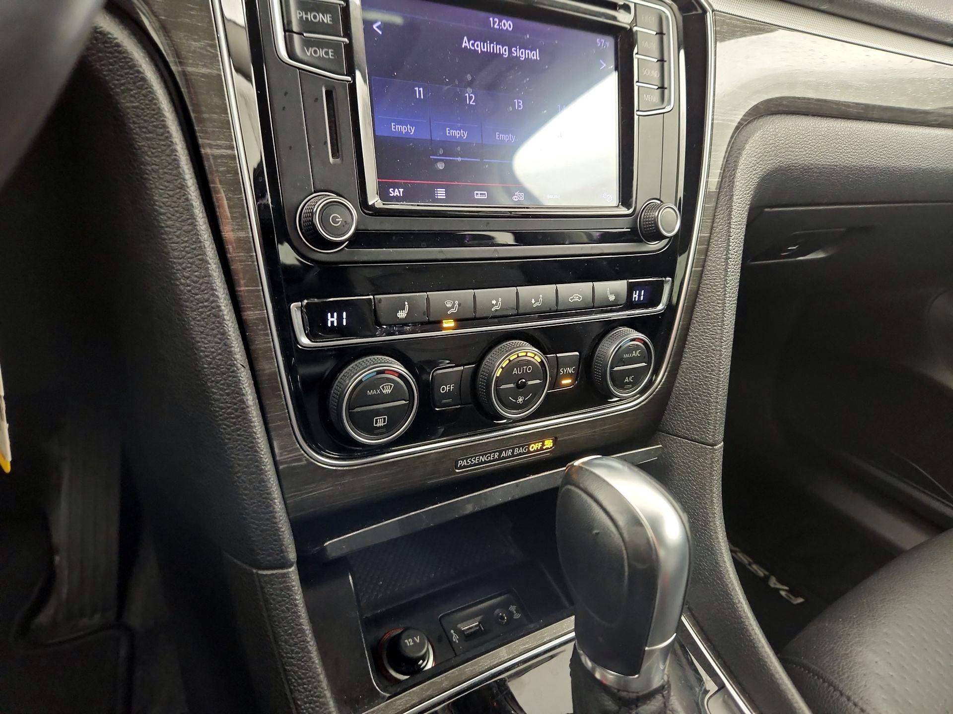 Thumbnail: 2016 Volkswagen Passat - 14