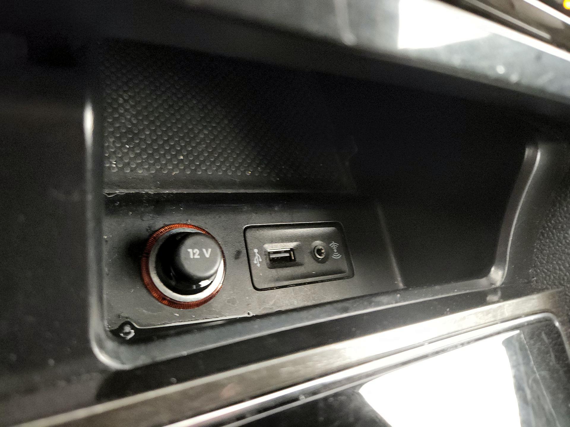 Thumbnail: 2016 Volkswagen Passat - 16