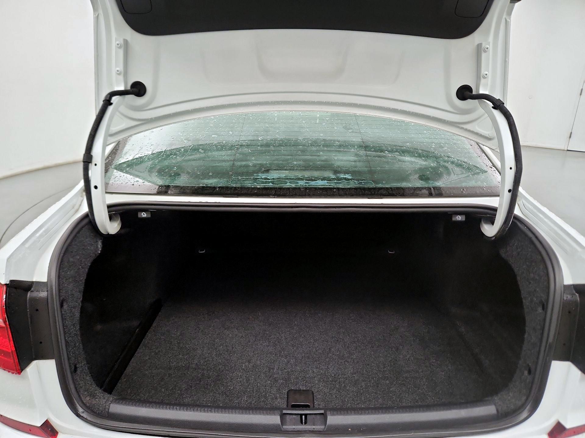 Thumbnail: 2016 Volkswagen Passat - 19